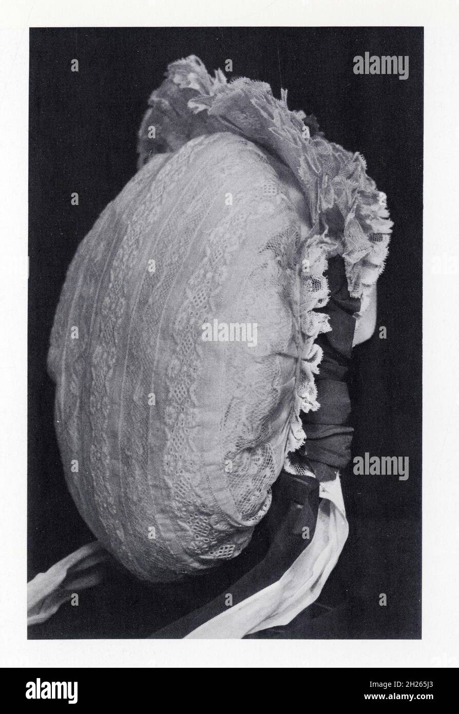 Coiffe de mariée. Brodée di mousseline, dentelle. L'Isla-Jourdain, Gascogne Gersoise, seconde moitié du XIXe siècle. Foto Stock