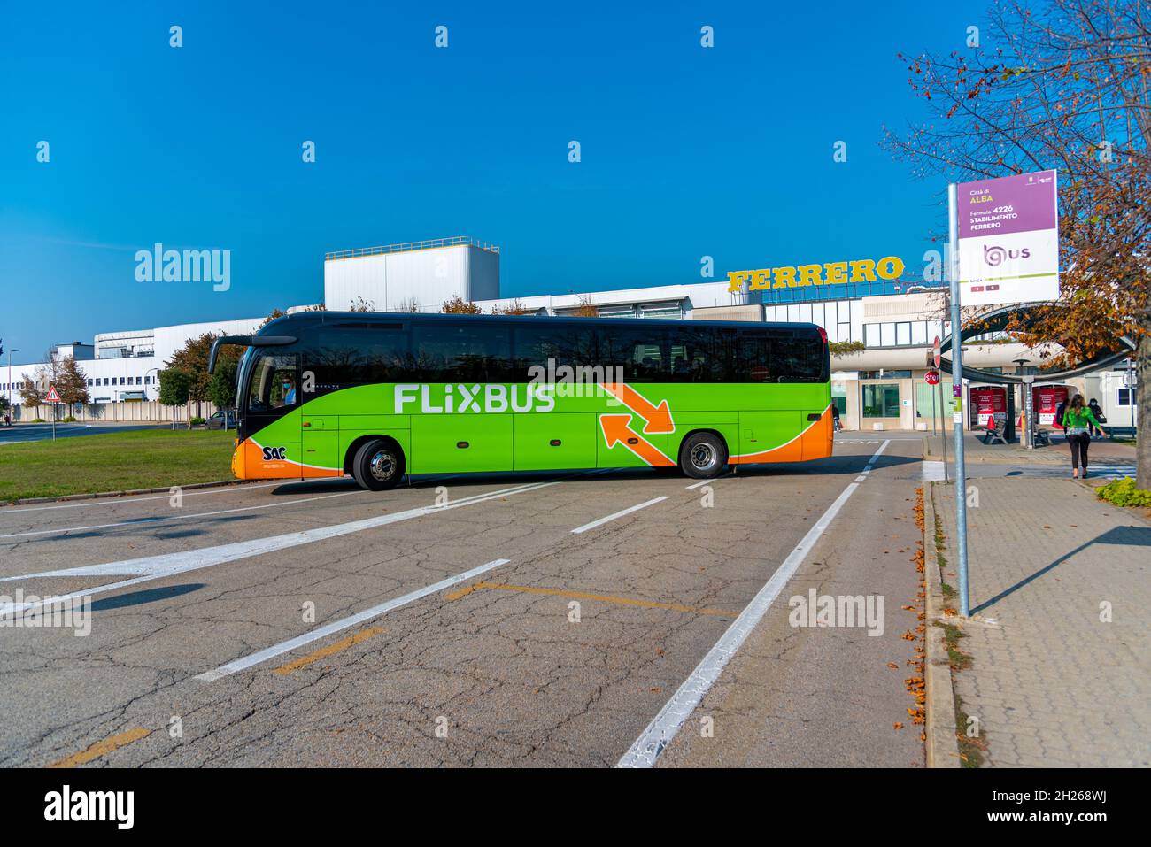 Coach bus italy immagini e fotografie stock ad alta risoluzione - Alamy