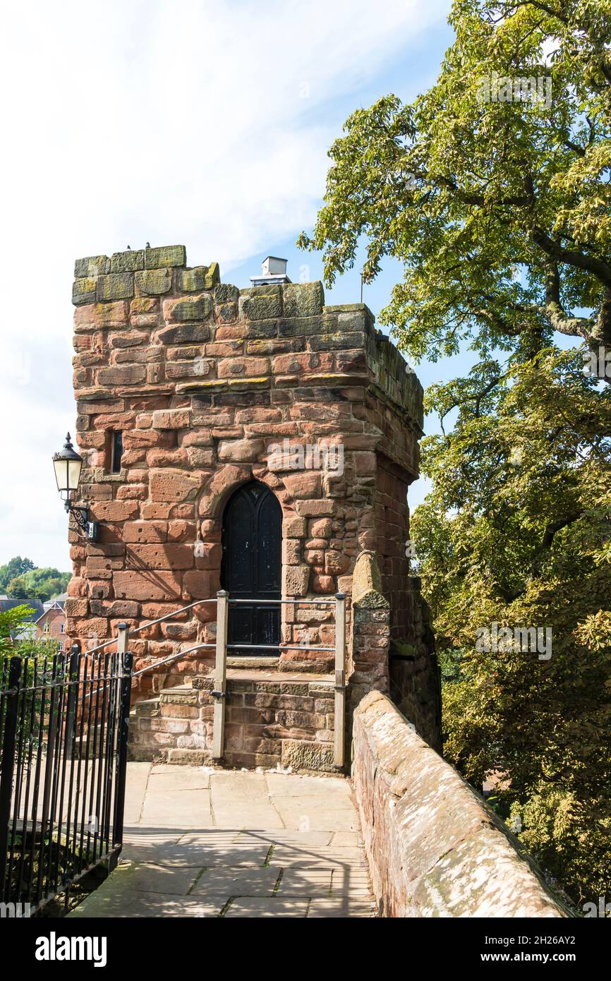 Bonewaldesthornes torre dal muro della città passeggiata Chester città 2021 Foto Stock