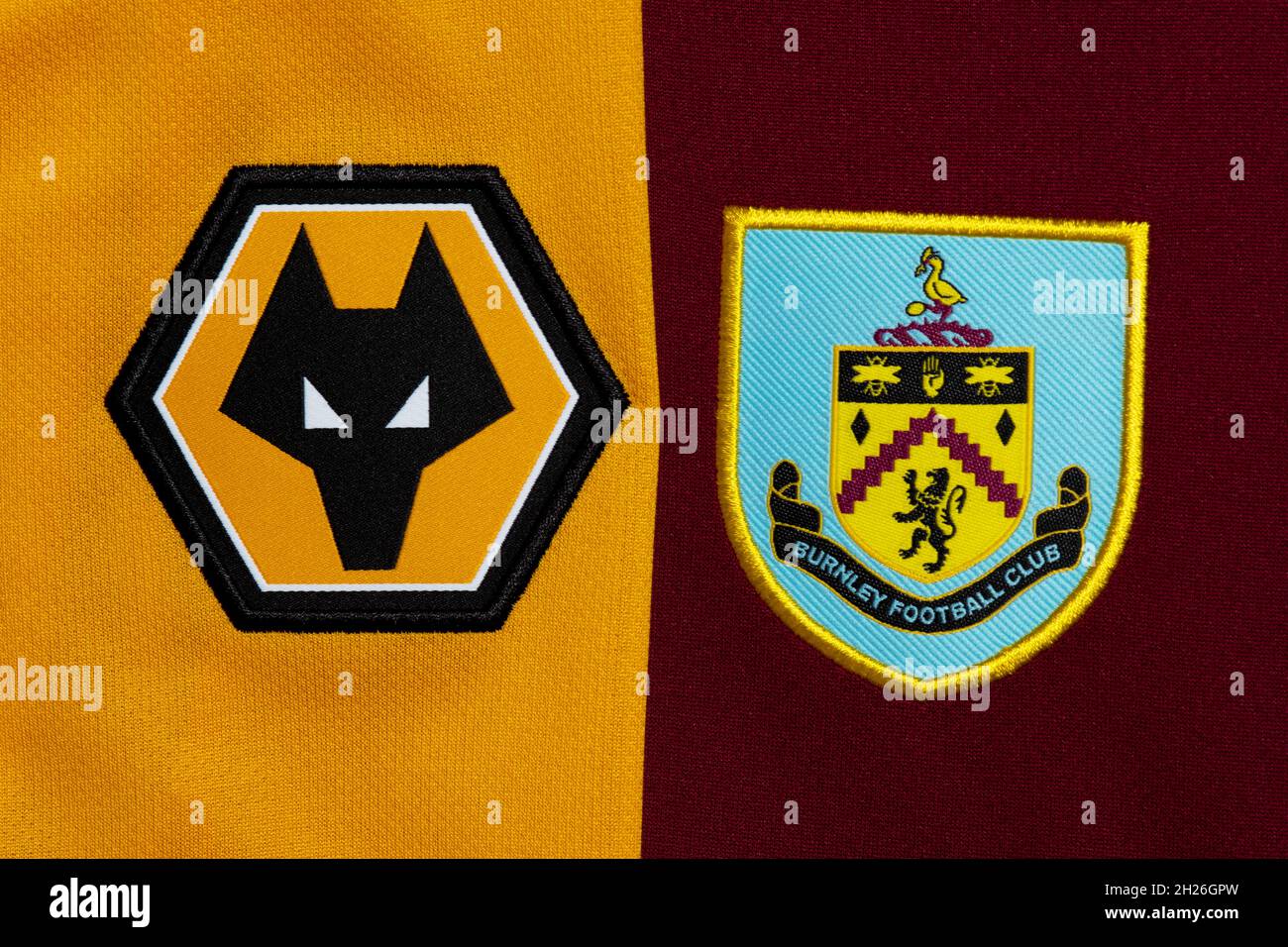 Primo piano di Wolverhampton Wanderers e Burnley club crest. Foto Stock