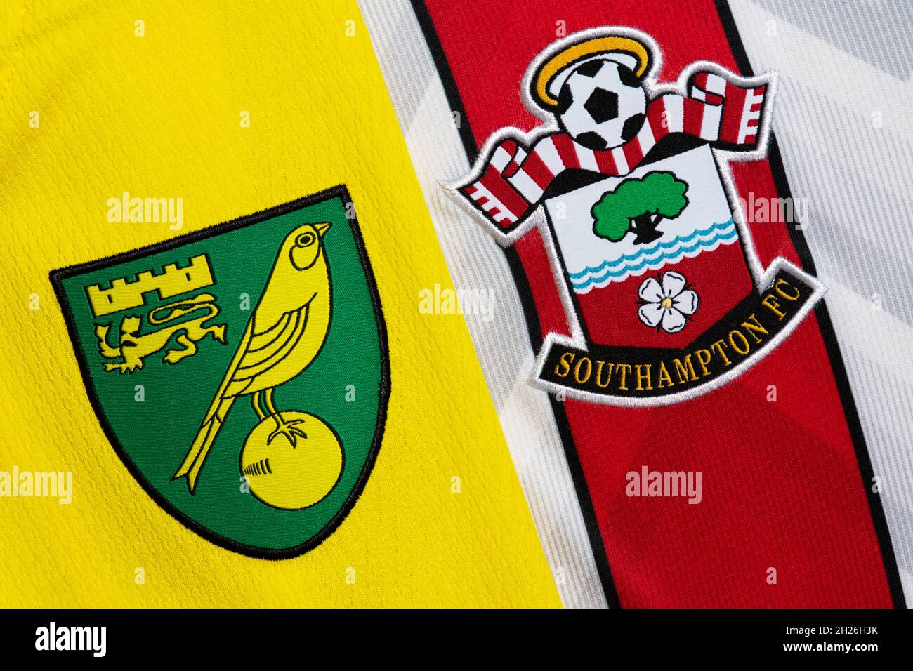 Primo piano della cresta del club di Norwich e Southampton. Foto Stock