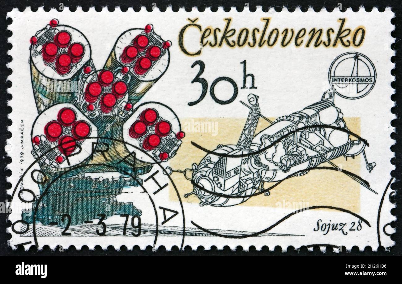 CECOSLOVACCHIA - CIRCA 1979: Un francobollo stampato in Cecoslovacchia mostra Soyuz 28, Rockets and Capsule, 1° anniversario dello spazio comune Cecoslovacco-sovietico Foto Stock