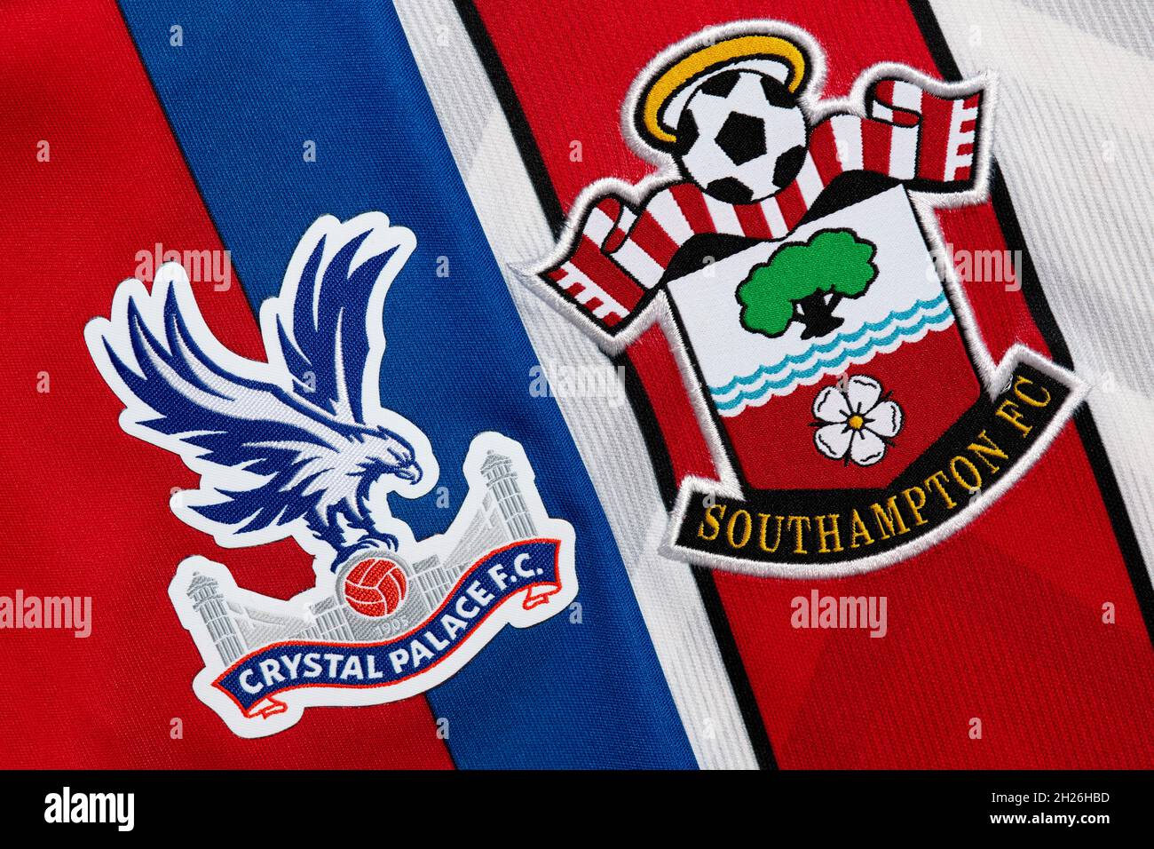 Primo piano del Crystal Palace e dello stemma del Southampton Club. Foto Stock