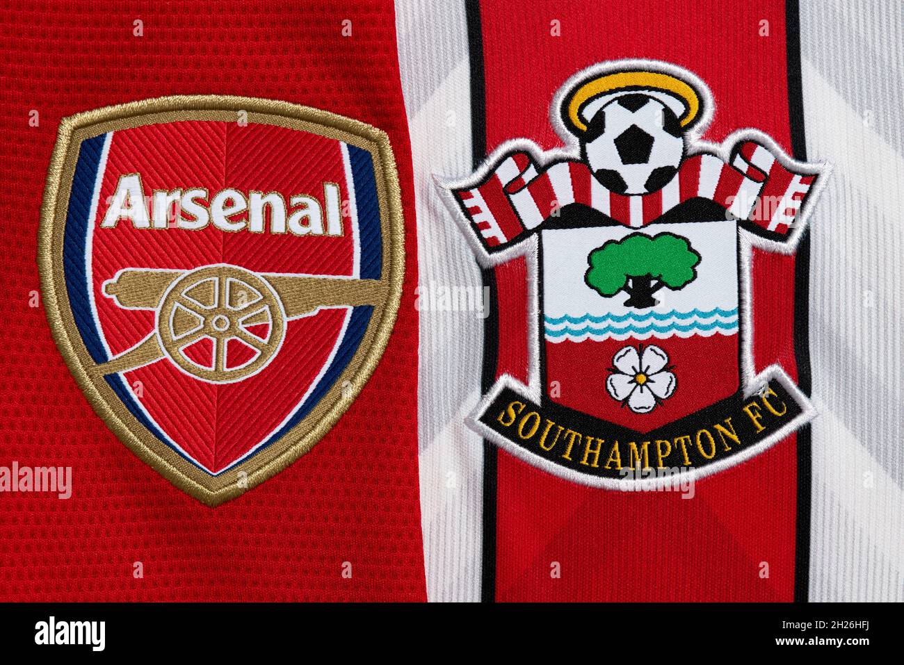 Primo piano dell'Arsenal e dello stemma del Southampton Club. Foto Stock