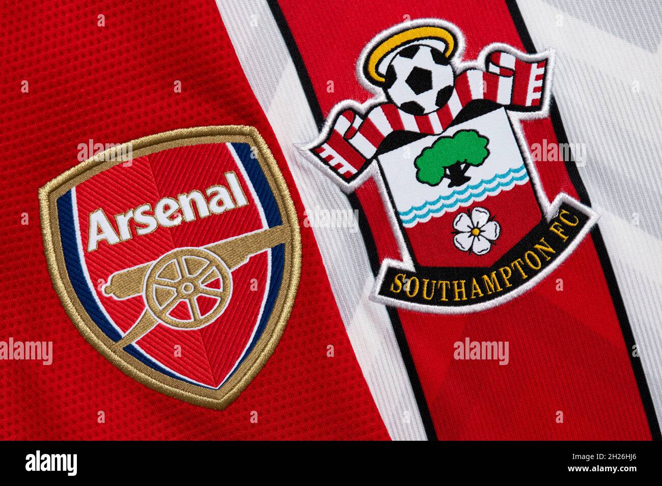 Primo piano dell'Arsenal e dello stemma del Southampton Club. Foto Stock