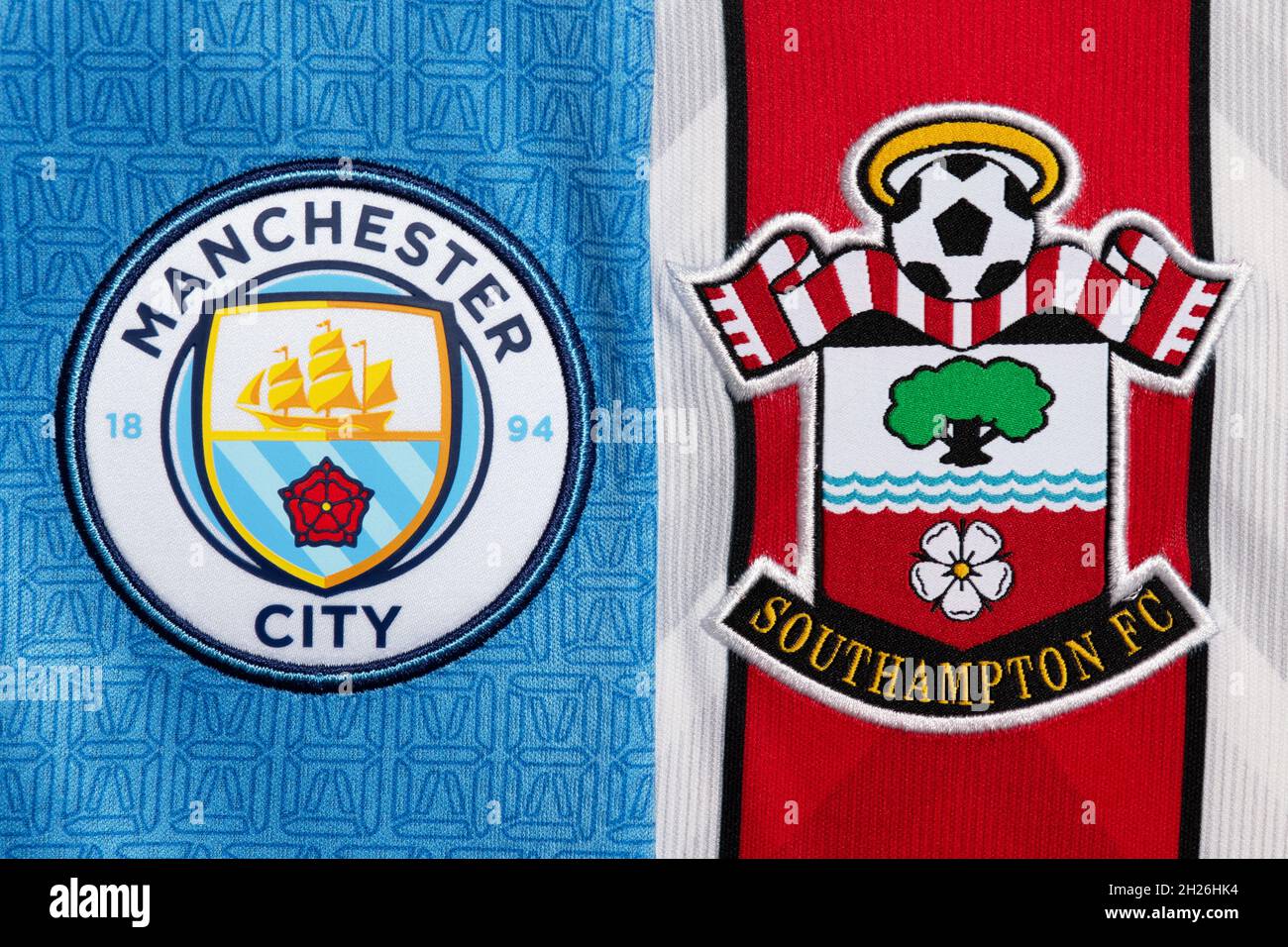 Primo piano di Manchester City e Southampton club crest. Foto Stock