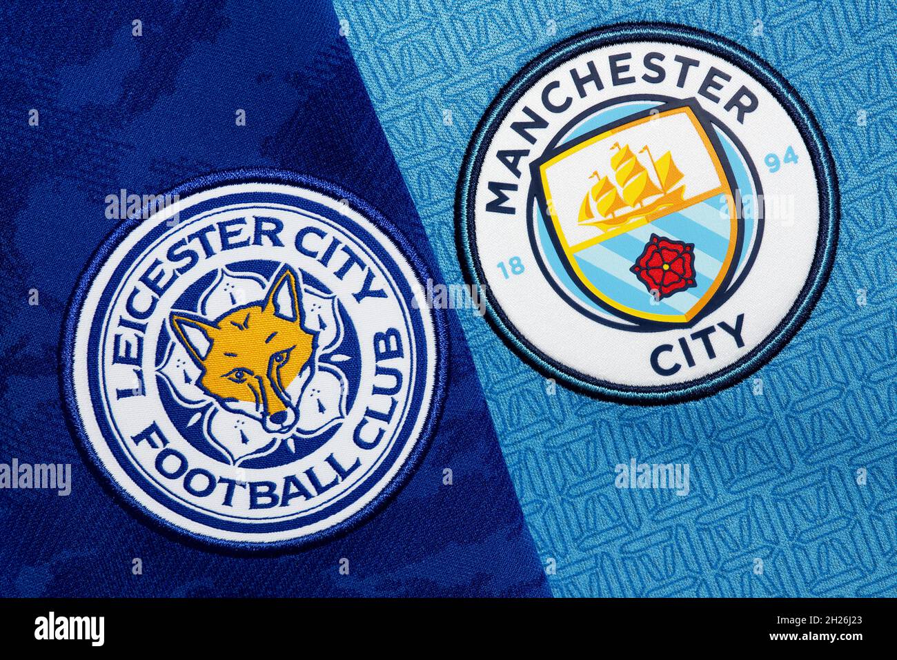 Primo piano di Leicester e Man City club crest. Foto Stock