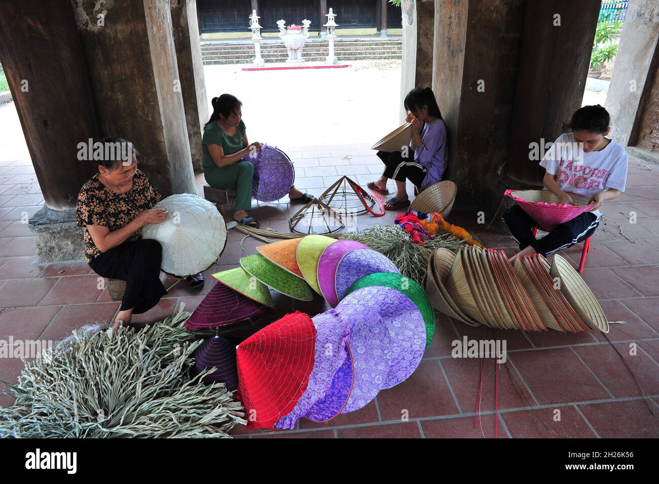 La bellezza degli artigiani del cappello conico Foto Stock