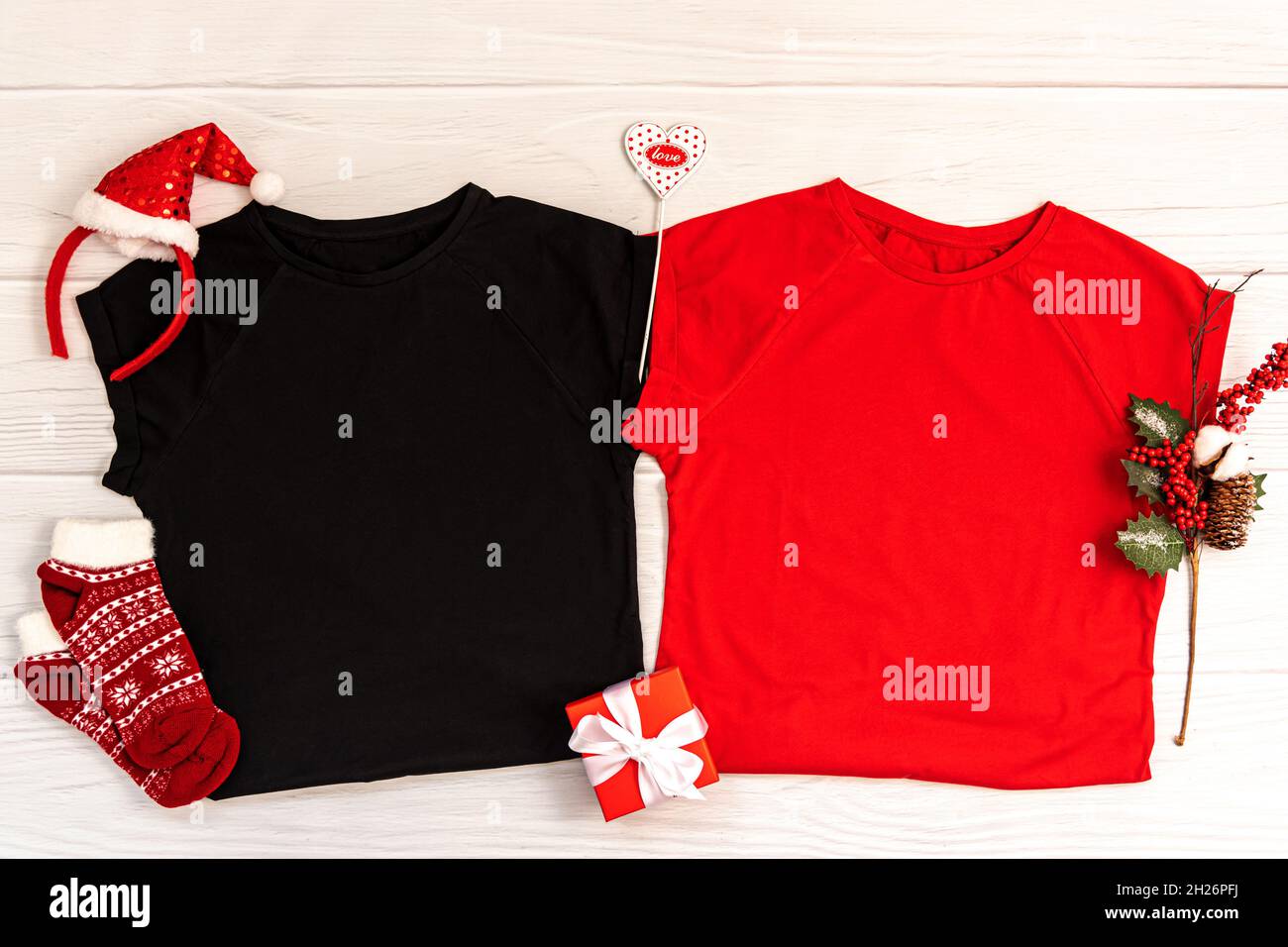 Maglietta rossa e nera mockup natalizio Foto Stock