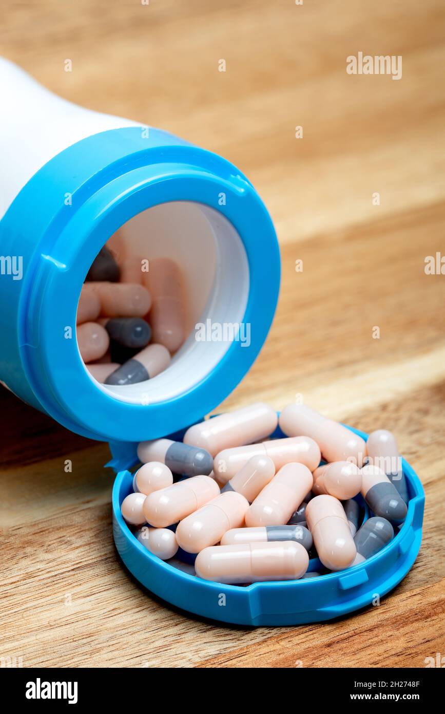 Foto dall'alto di pillole, medicinali e capsule. Foto Stock