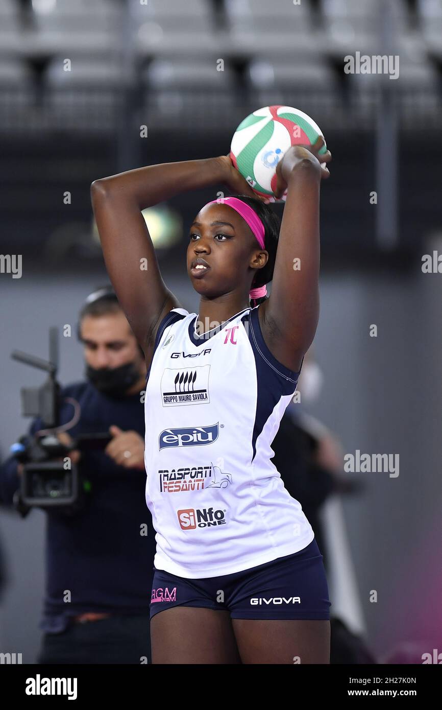 Roma, Italia. 20 ottobre 2021, Adhu Malese della VBC Trasporti Pesanti Casalmaggiore durante la Femminile Femminile Serie A match tra acqua & Sapone Volley Roma e VBC Trasporti Pesanti Casalmaggiore a PalaEur, 20 ottobre 2021 a Roma. - Foto: Domenico Cippitelli/LiveMedia Foto Stock