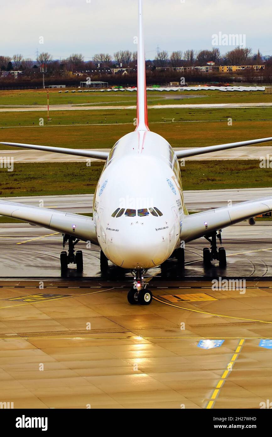 A380 am Flughafen Düsseldorf Foto Stock