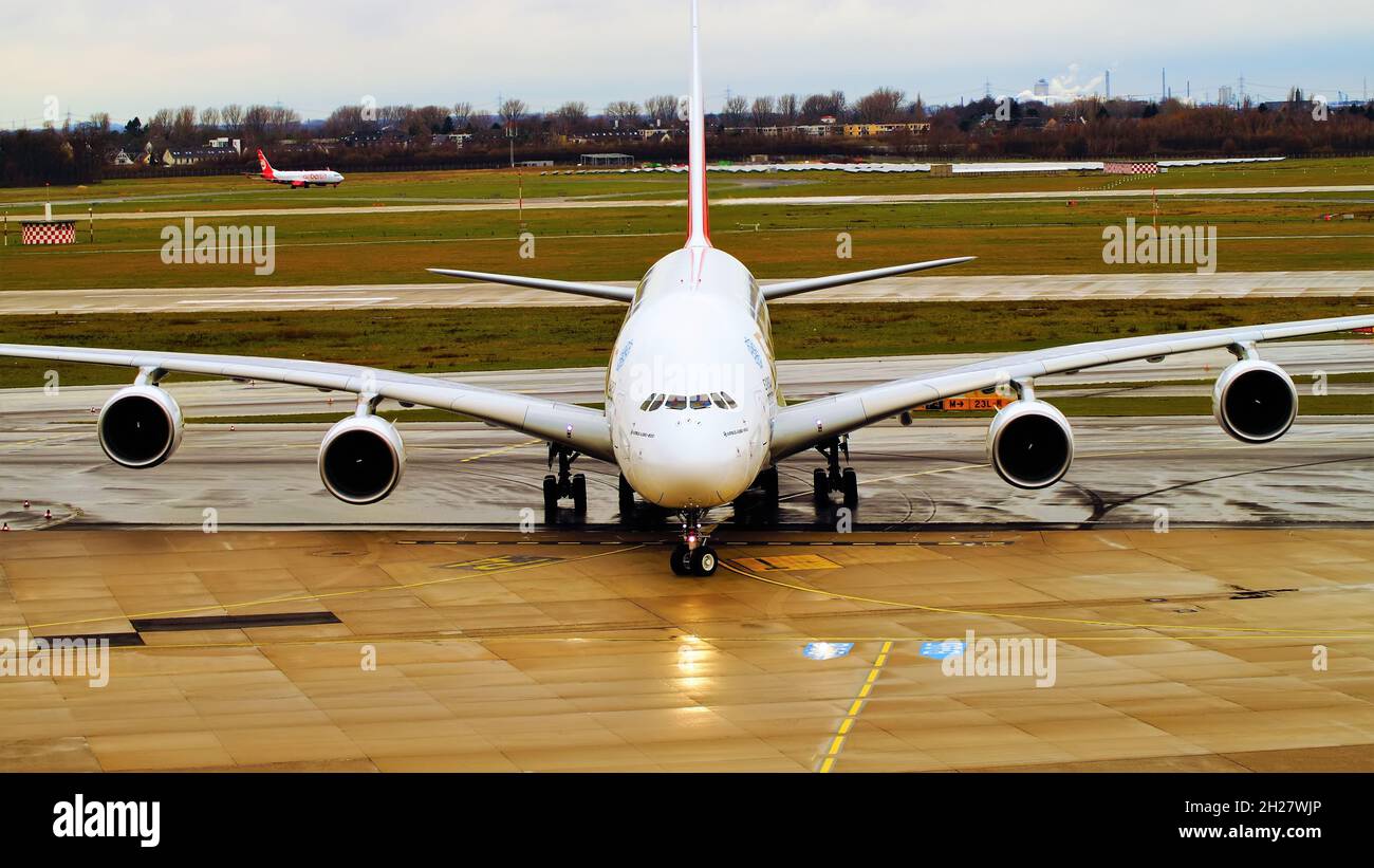 A380 am Flughafen Düsseldorf Foto Stock