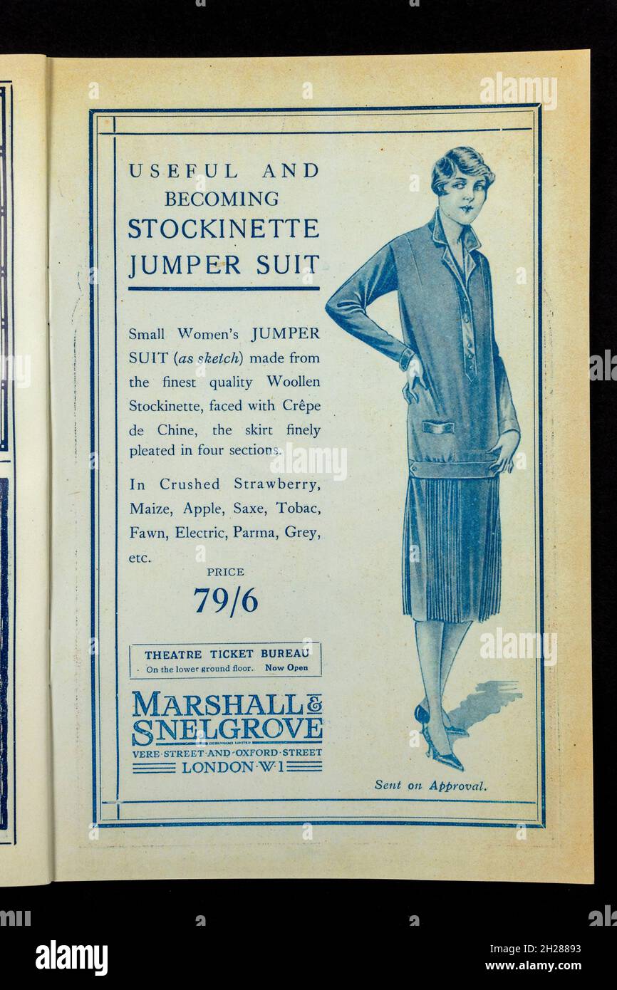 Advert per la tuta da jumper di stockinette a Marshall & Snelgrove all'interno di un programma degli anni '20 per 'Mercenary Mary' all'Ippodromo di Londra, Regno Unito. Foto Stock