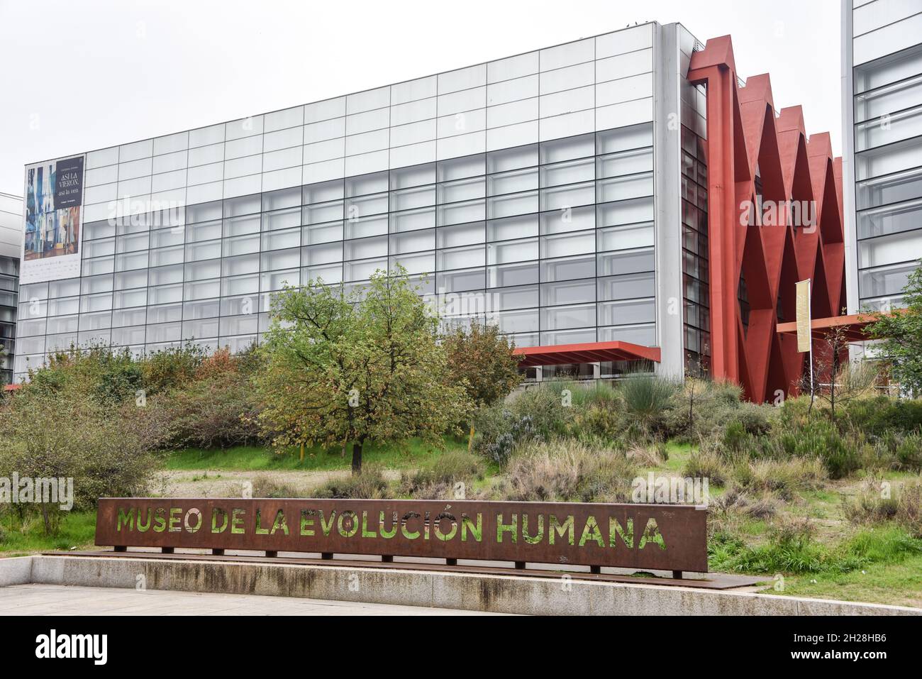 Burgos, Spagna - 16 Ott 2021: Vedute esterne del Museo de la Evolucion Humana, Museo dell'evoluzione umana, a Burgos Foto Stock