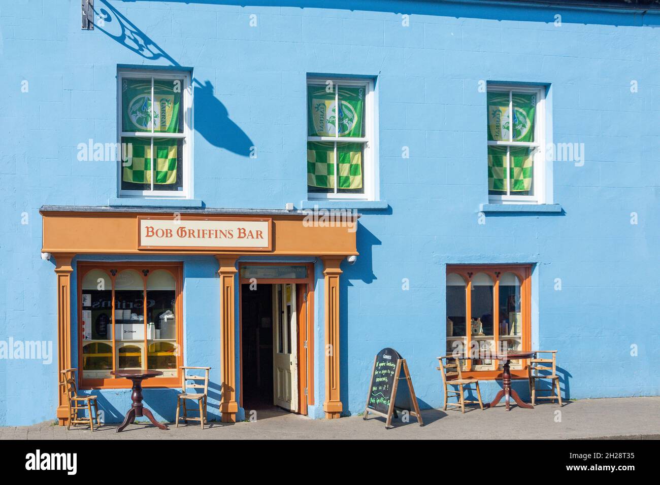 Bob Griffins Bar, Strand Street, Dingle Peninsula (Corca Dhuibhne), County Kerry, Repubblica d'Irlanda Foto Stock