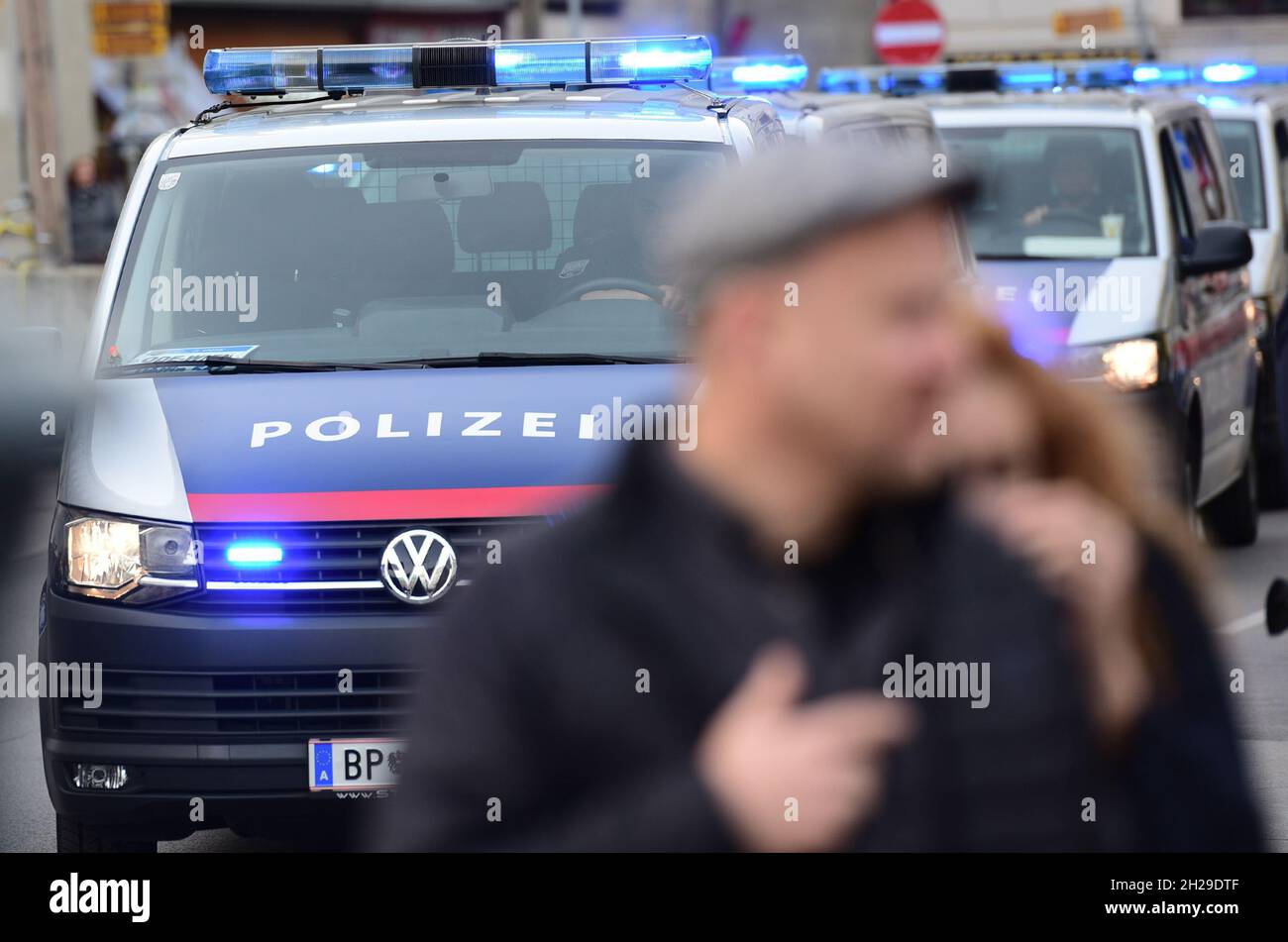 Polizei-Einsatz und Polizei Kontrolle in Wien - Lockdown Shutdown (Österreich) - operazioni di polizia e controllo della polizia a Vienna - Lockdown Shutdown (A Foto Stock