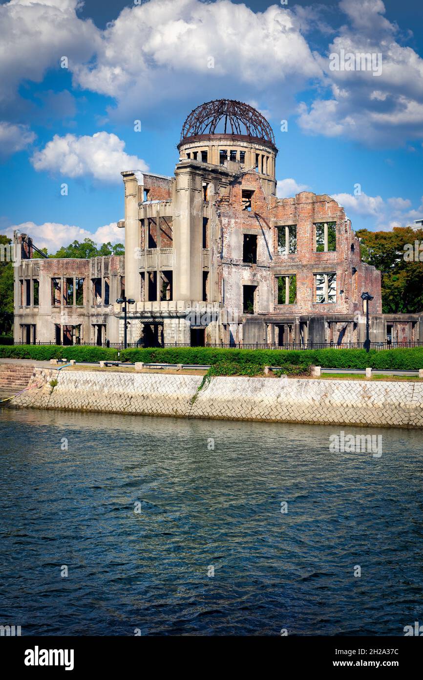 Le rovine della cupola di Galbaku, o cupola della bomba atomica, vicino al centro zero del suolo della bomba atomica caduto su Hiroshima, Giappone. Foto Stock