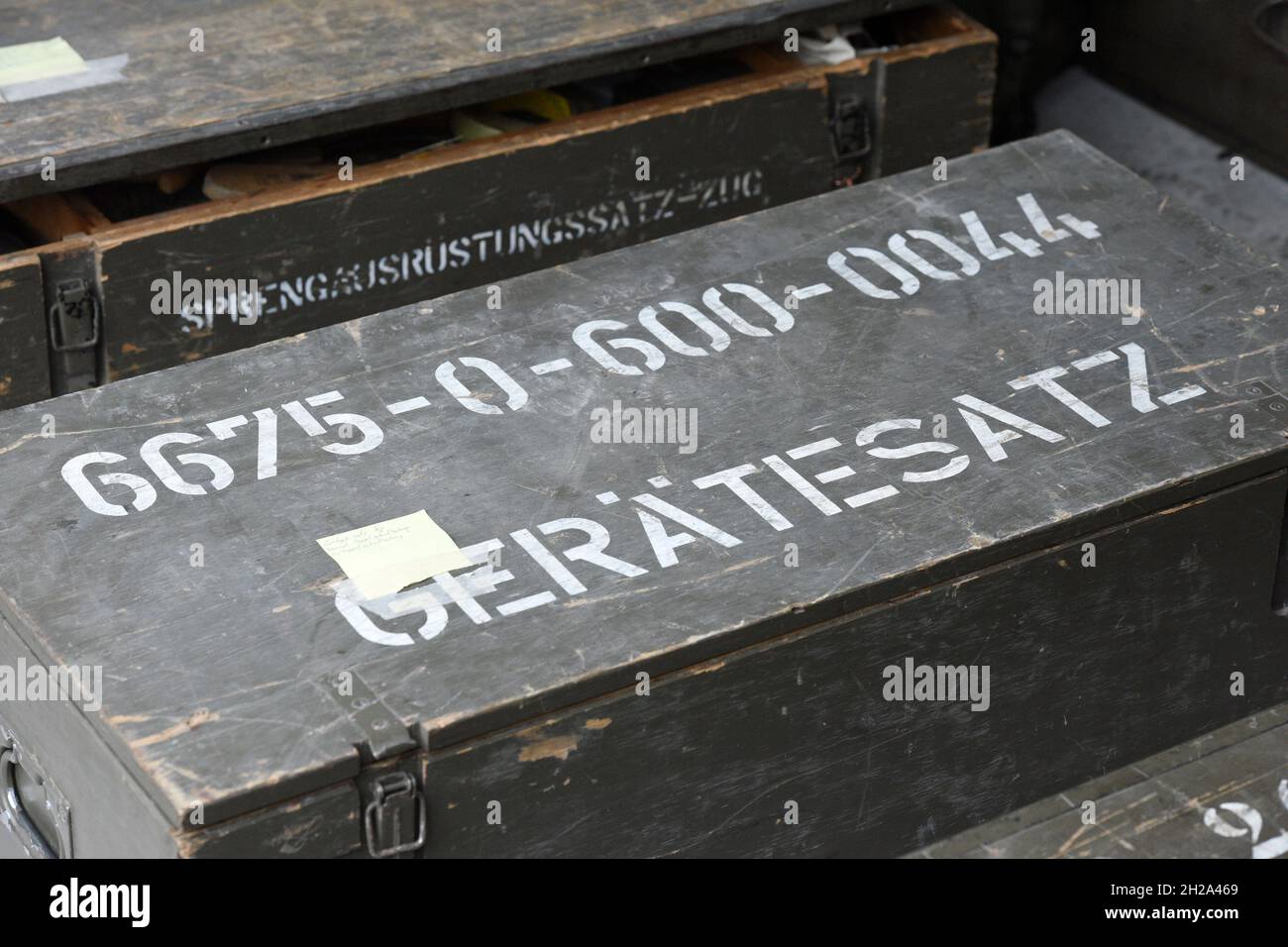 Kisten für Sprengausrüstung des österreichischen Bundesheeres, Österreich, Europa - scatole per l'attrezzatura di brillamento delle forze armate austriache, Austria Foto Stock