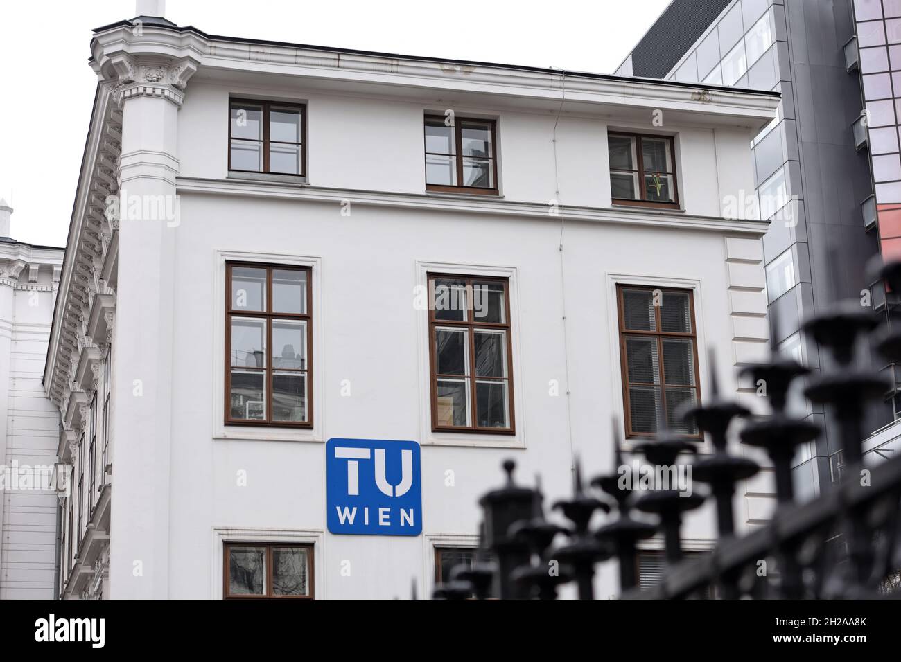 Die Technische Universität Wien (tu Wien) ist Österreichs größte naturwissenschaftlich-technische Forschungs- und Bildungseinrichtung. - l'ONU di Vienna Foto Stock