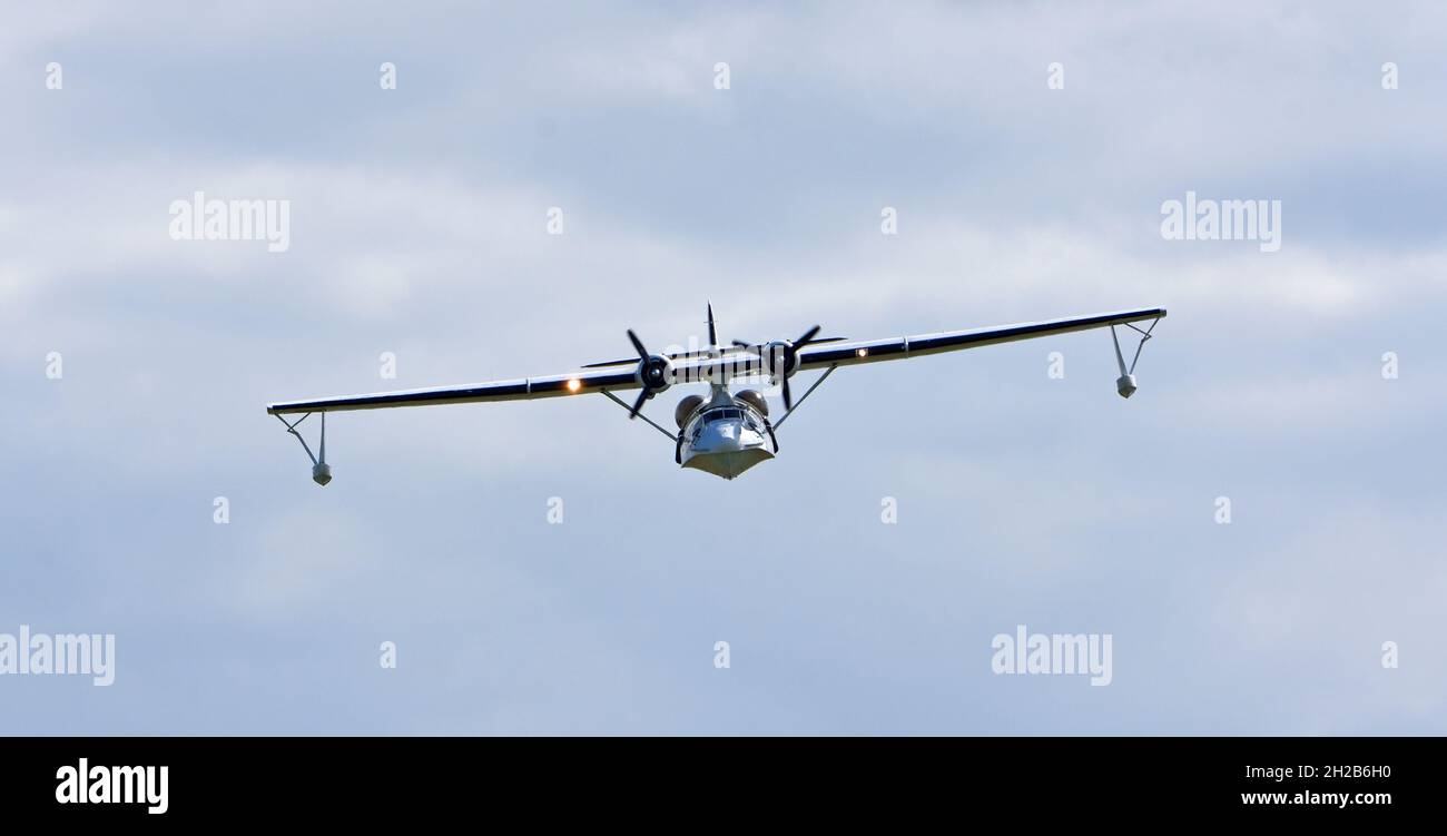 D'epoca PBY-5A Catalina "Miss Pick Up" (G-PBYA) Flying Boat in Flight. Foto Stock