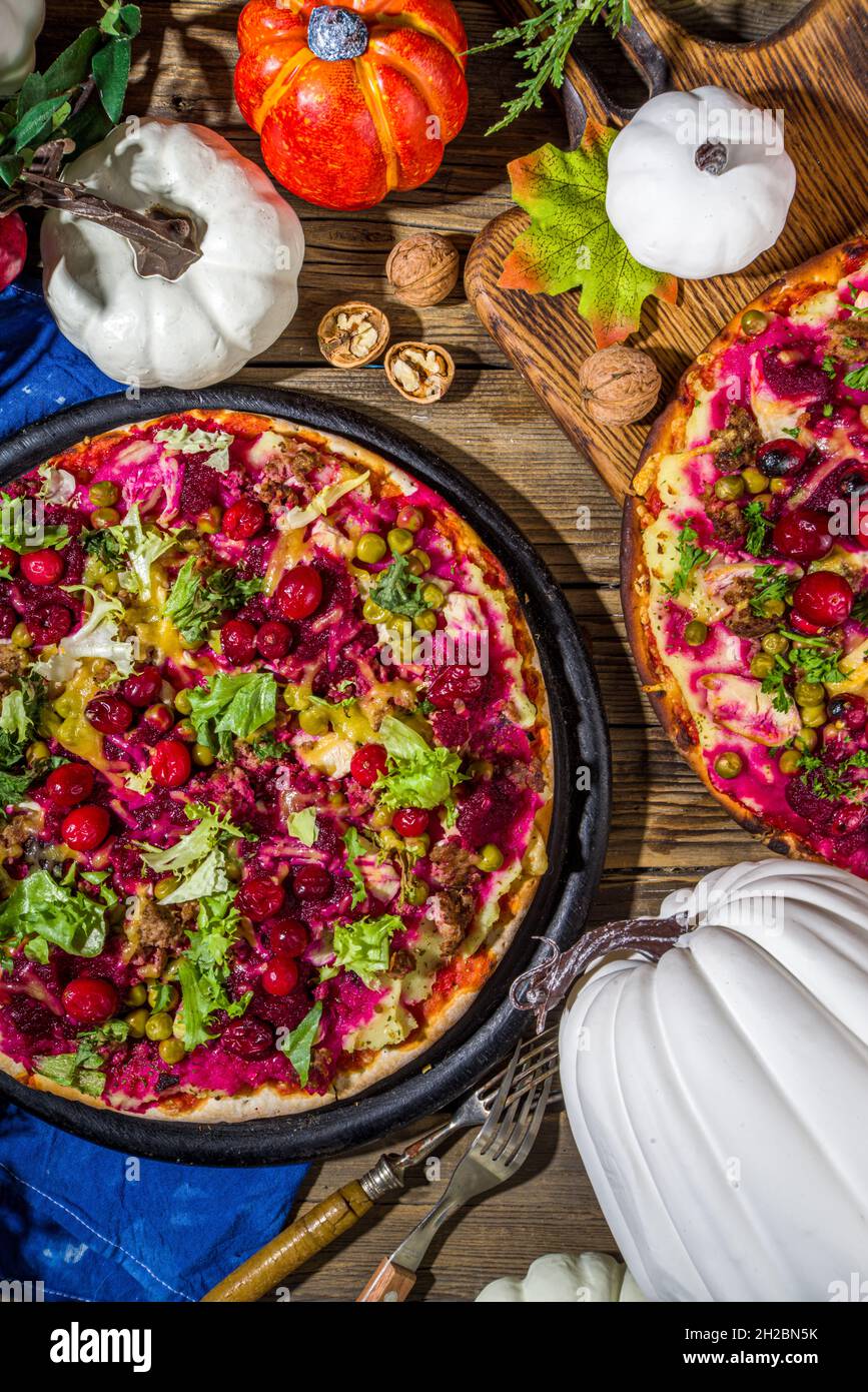 Thanksgiving Leftover Pizza, classica crostata di tacchino o sandwich a forma di pizza Foto Stock