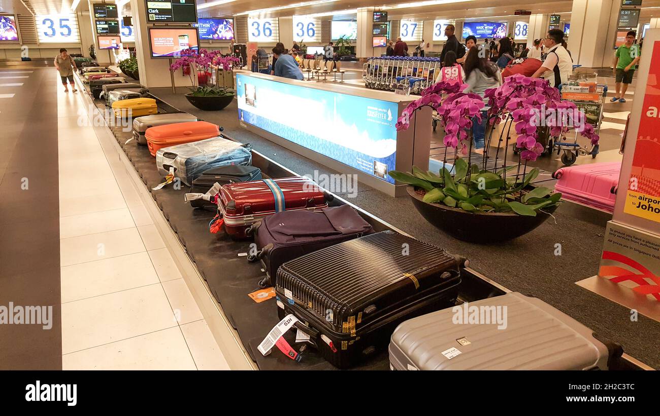 Changi Airport, Singapore-Dicembre 31,2015: Nastro trasportatore bagagli all'Aeroporto Changi di Singapore. Foto Stock