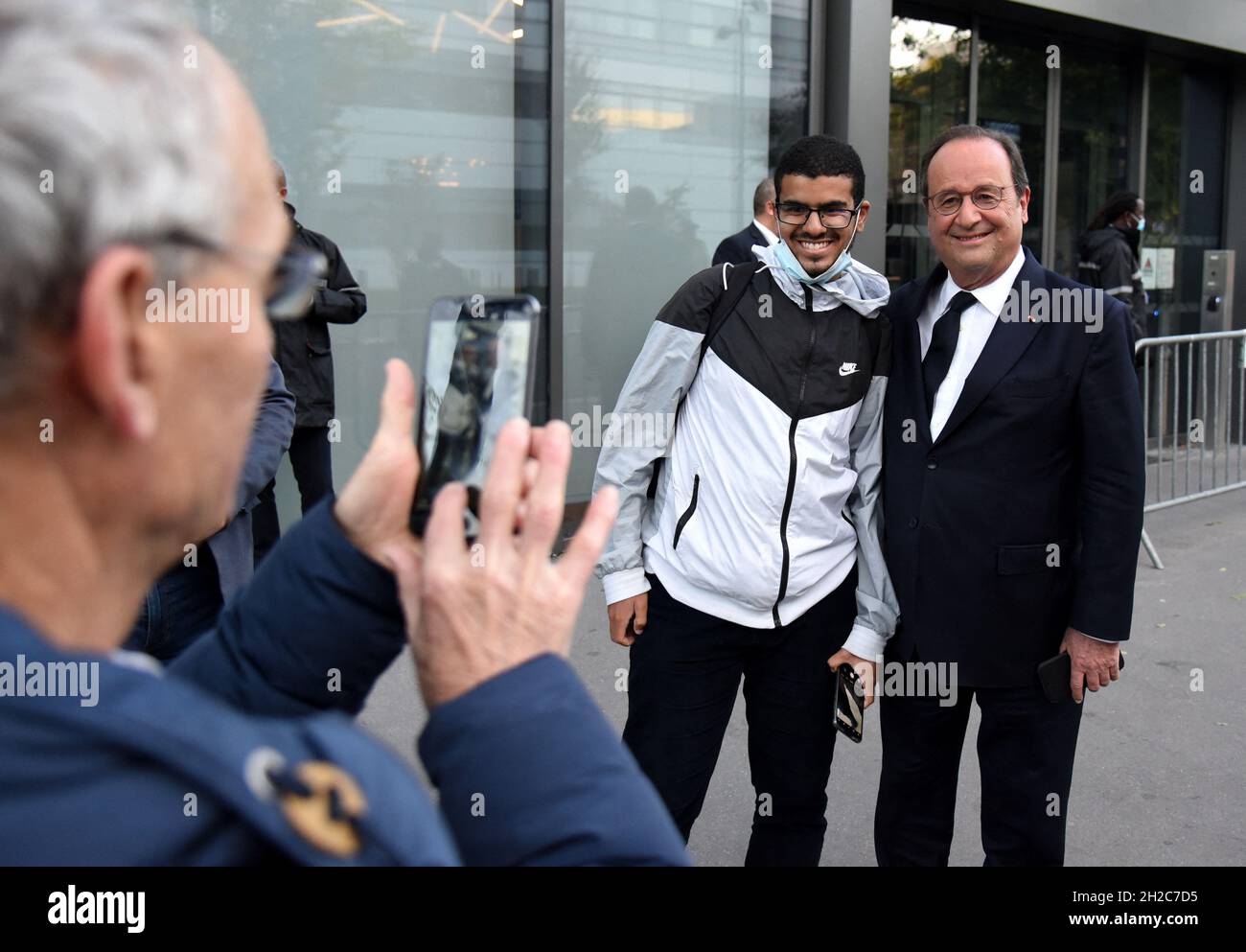 Parigi, Franc, ottobre 21, l'ex presidente Francois Hollande è intervistato da Jean-Jacques Bourdin su RMC/BFMTV a Parigi, Francia il 21 ottobre 2021 Foto di Alain Apoydin/ABACAPRESS.COM Foto Stock