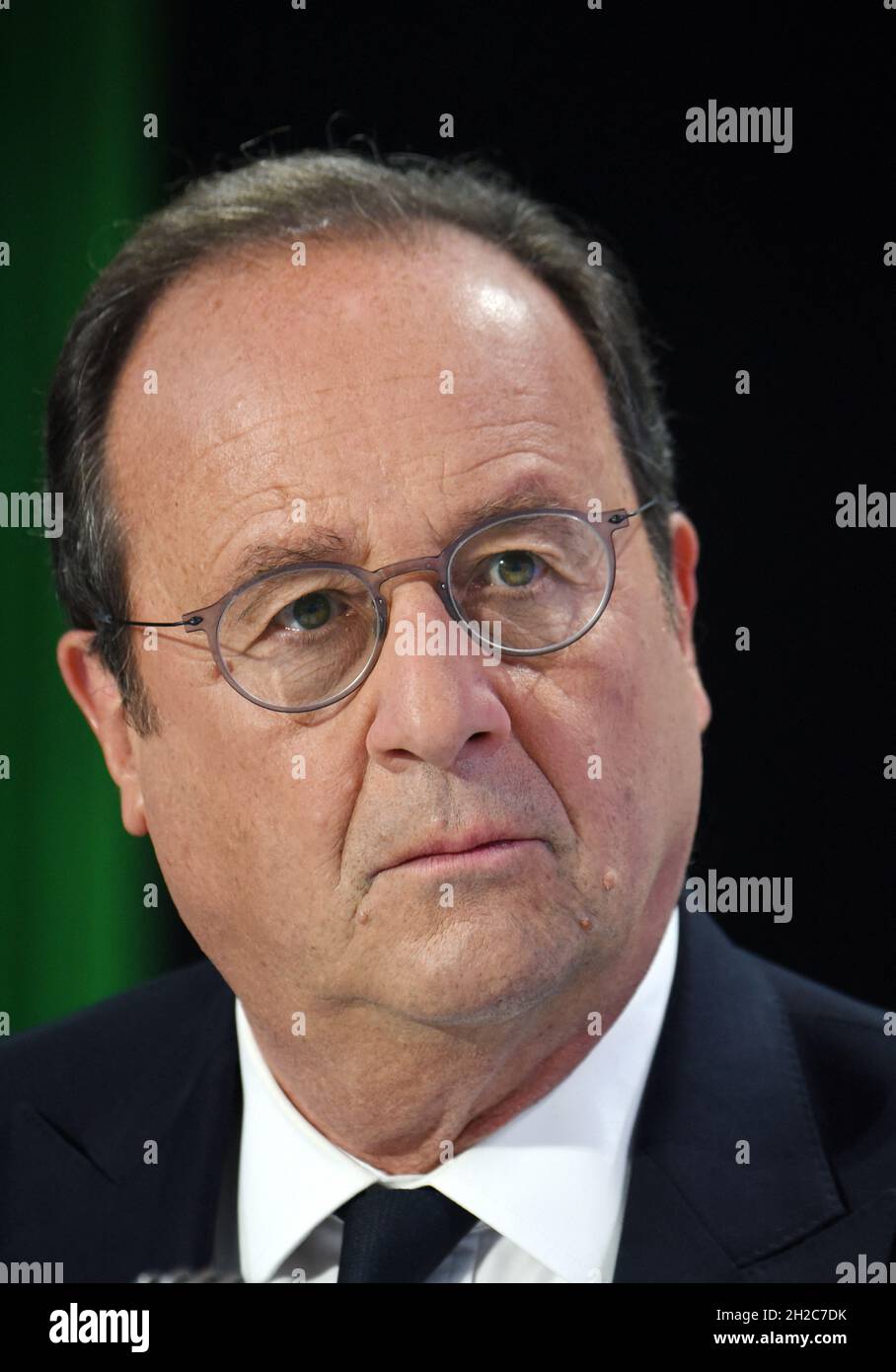 Parigi, Franc, ottobre 21, l'ex presidente Francois Hollande è intervistato da Jean-Jacques Bourdin su RMC/BFMTV a Parigi, Francia il 21 ottobre 2021 Foto di Alain Apoydin/ABACAPRESS.COM Foto Stock