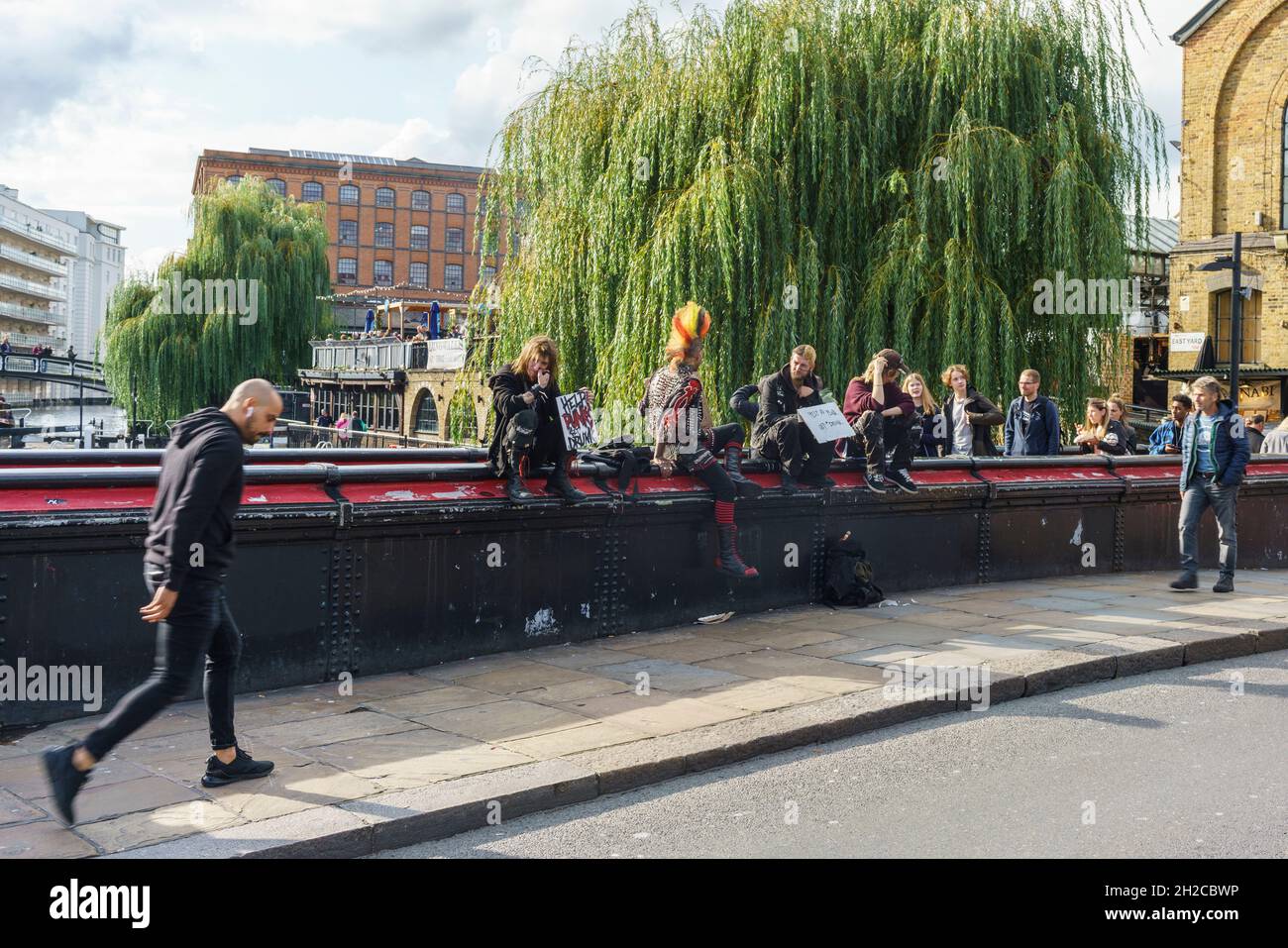 Scene di strada da Camden a North West London. Foto Stock