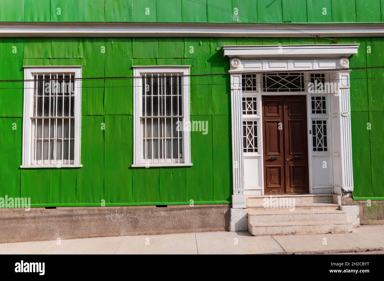 Una casa colorata nel quartiere Cerro Alegre. Foto Stock