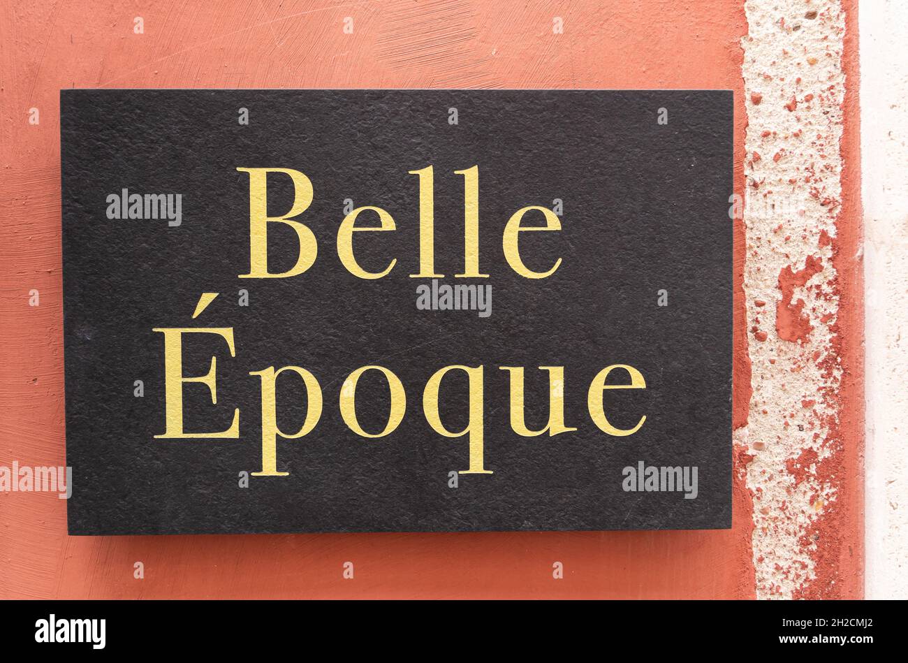 Honfleur, Francia - 4 agosto 2021: Belle epoque è un negozio che vende articoli biologici e naturali Foto Stock