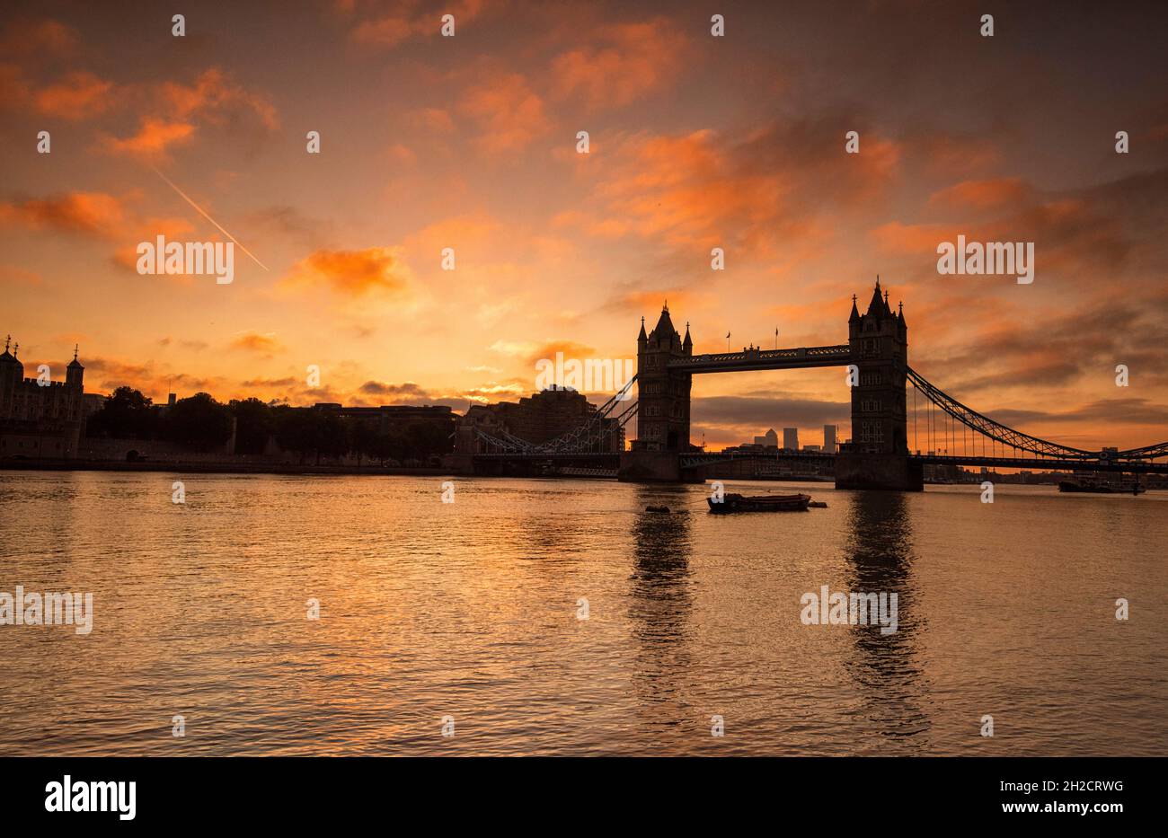 Sunrise at Tower Bridge, Londra Inghilterra Regno Unito Foto Stock