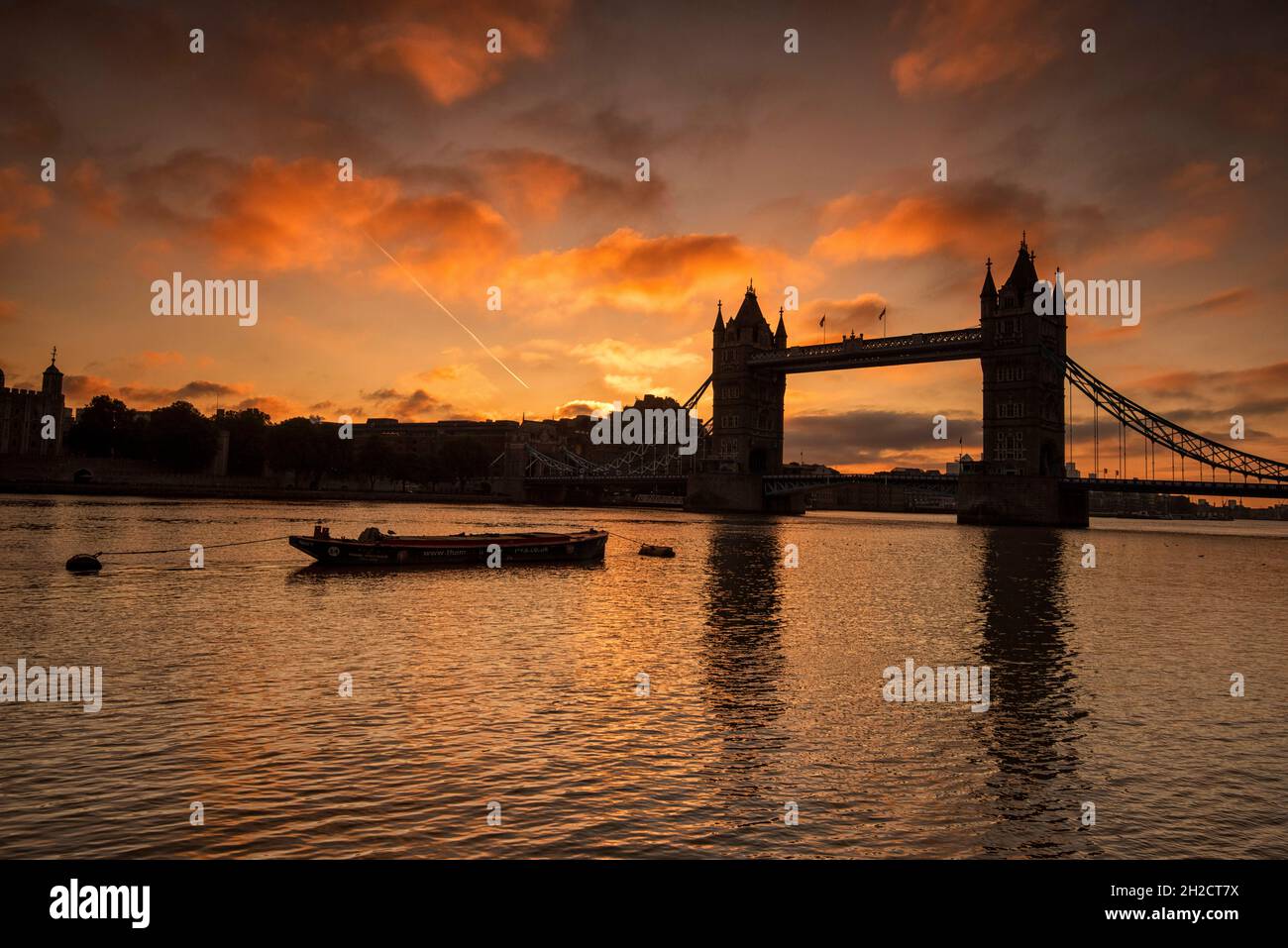 Sunrise at Tower Bridge, Londra Inghilterra Regno Unito Foto Stock