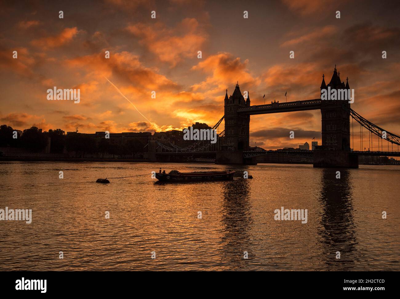 Sunrise at Tower Bridge, Londra Inghilterra Regno Unito Foto Stock