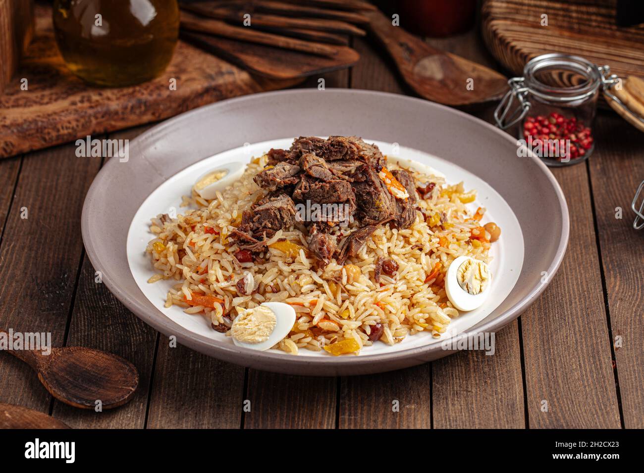 Piatto nazionale uzbeko pilaf con riso e carne Foto Stock