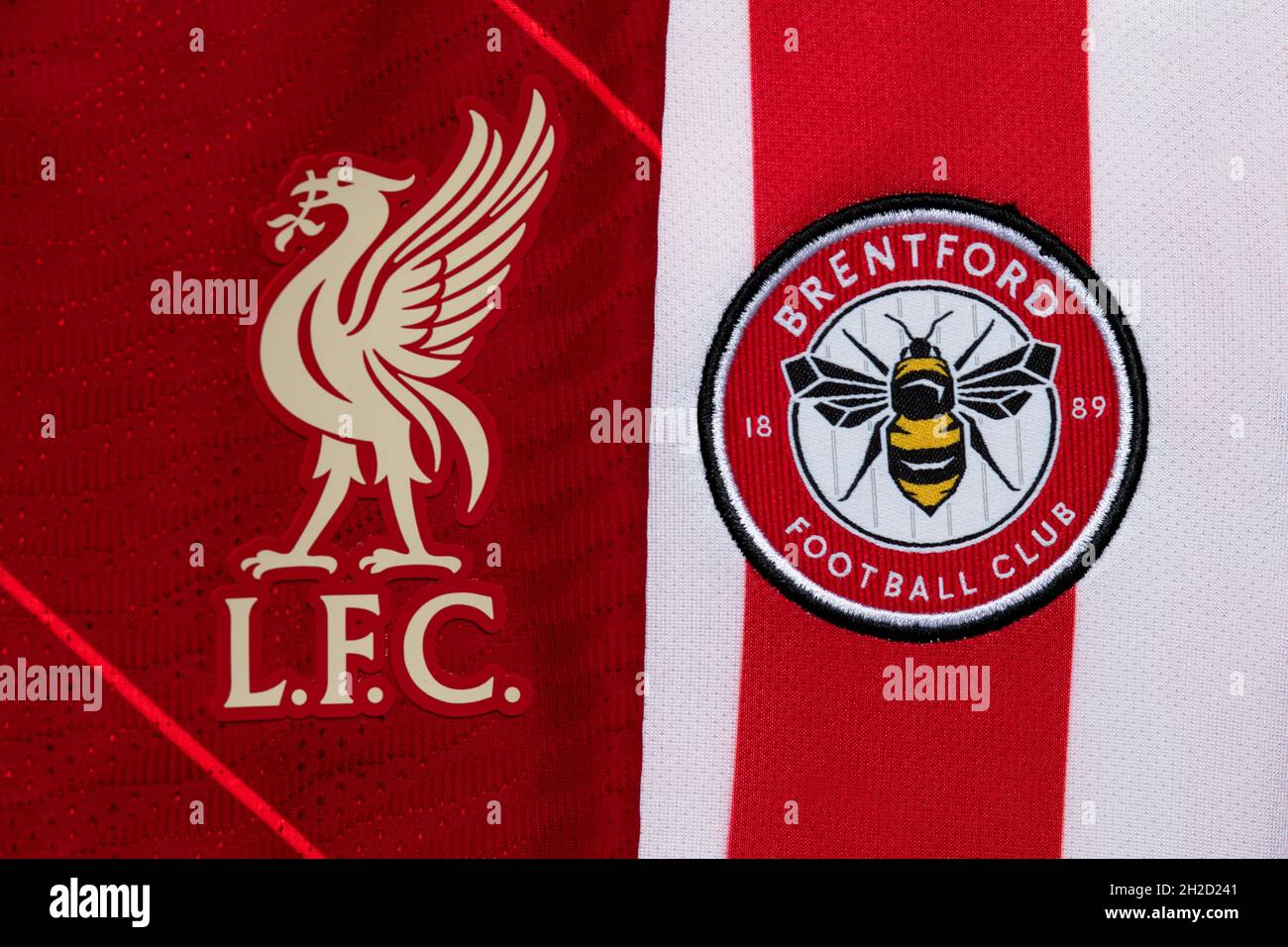 Primo piano del Liverpool e dello stemma del Brentford club. Foto Stock