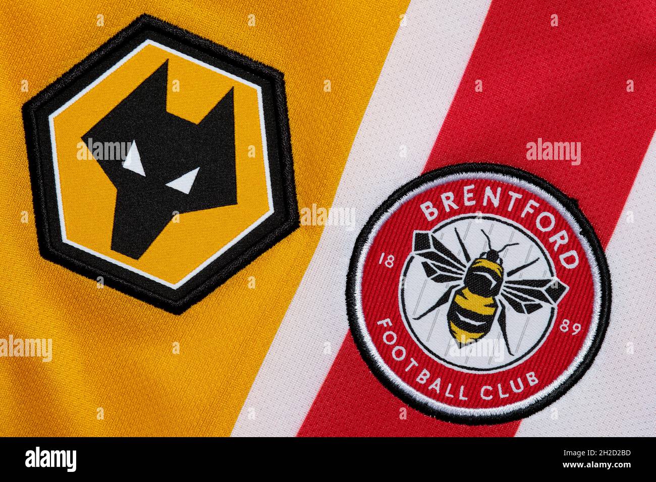 Primo piano di Wolverhampton Wanderers e Brentford club crest. Foto Stock