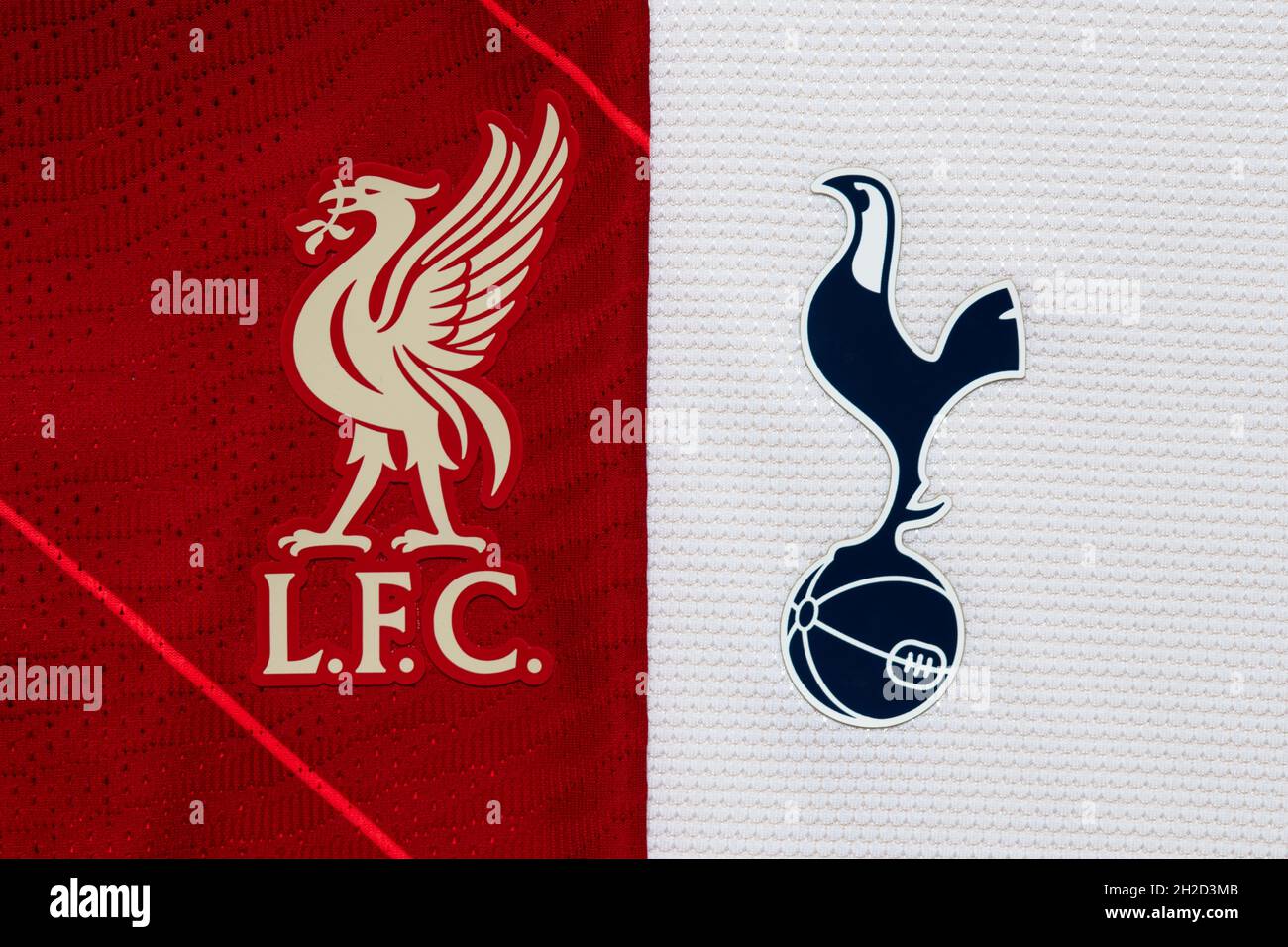 Primo piano di Liverpool e Tottenham club crest. Foto Stock