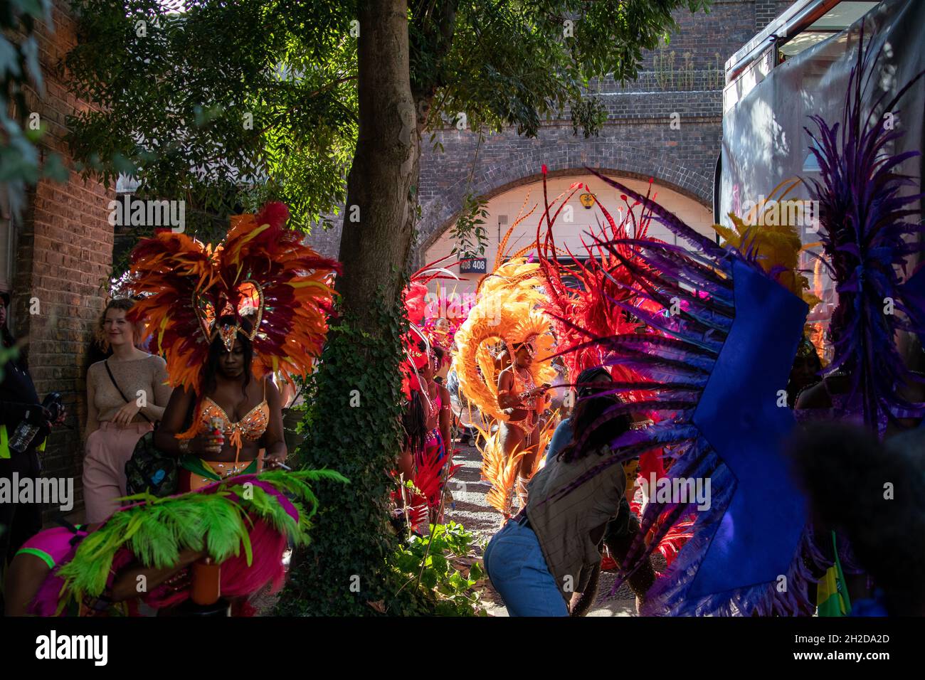 LONDRA, REGNO UNITO - 08 settembre 2021: La gente dissimulata al Carnevale di Hackney a Londra, Regno Unito Foto Stock