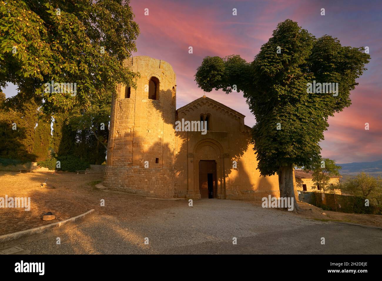 Pienza Val d'Orcia Toscana. Pieve dei Santi Vito e Modesto chiesa di  Corsignano Foto stock - Alamy