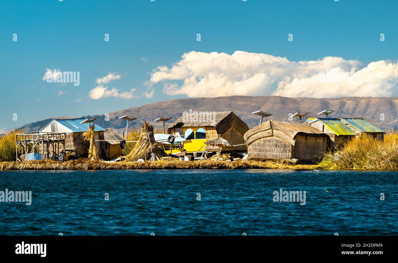 Isole galleggianti di Uros sul lago Titicaca in Perù Foto Stock