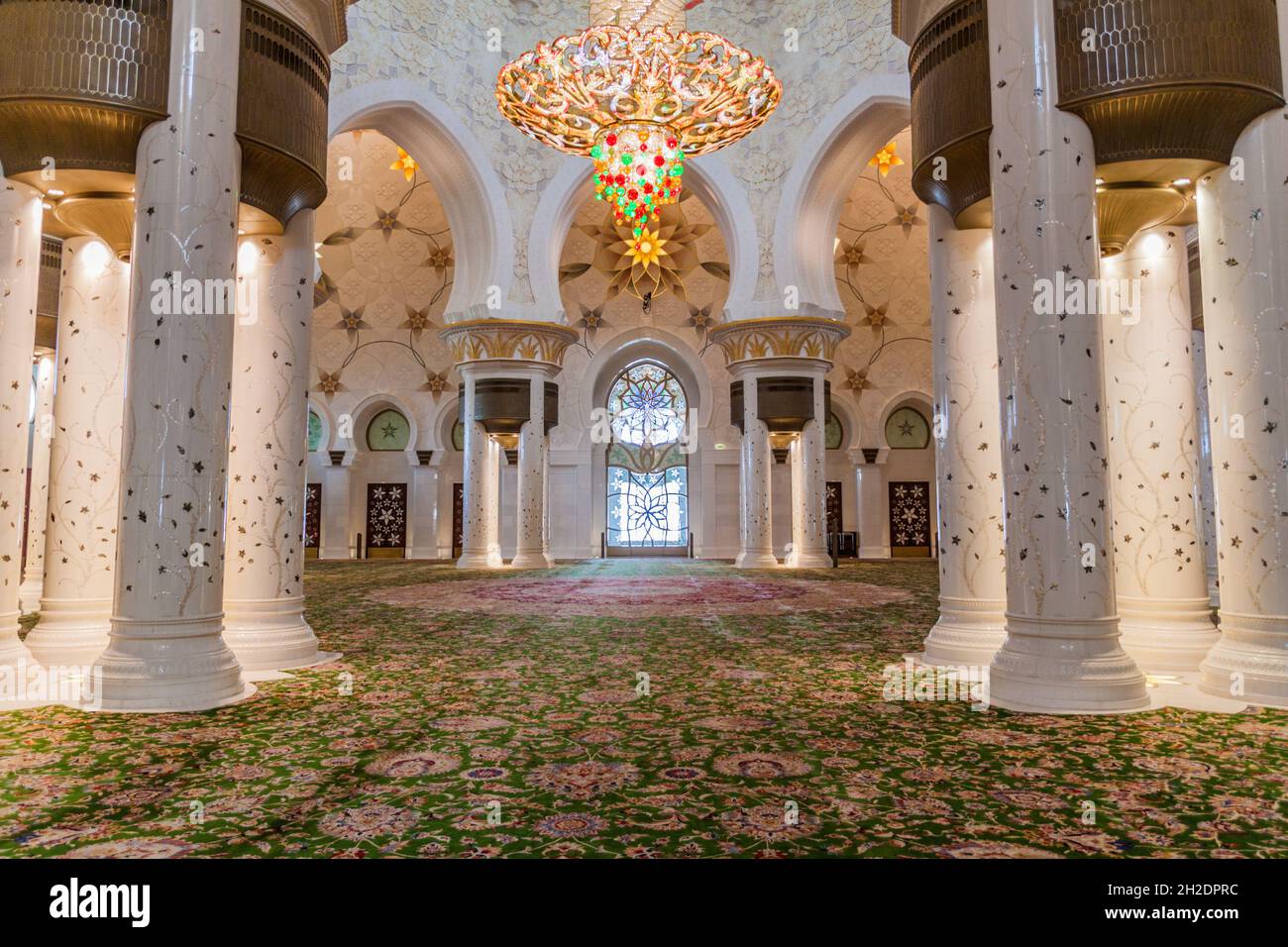 All'interno della Grande Moschea Sheikh Zayed ad Abu Dhabi, Emirati Arabi Uniti Foto Stock