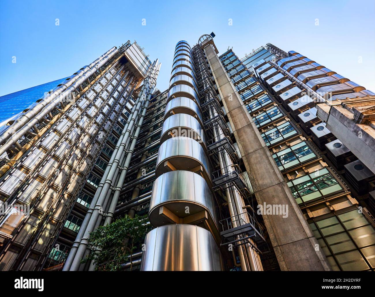 Lloyd's Building in Lime Street, City of London, settore assicurativo nel quartiere finanziario, architettura Bowellism, ora un edificio classificato di grado 1 Foto Stock