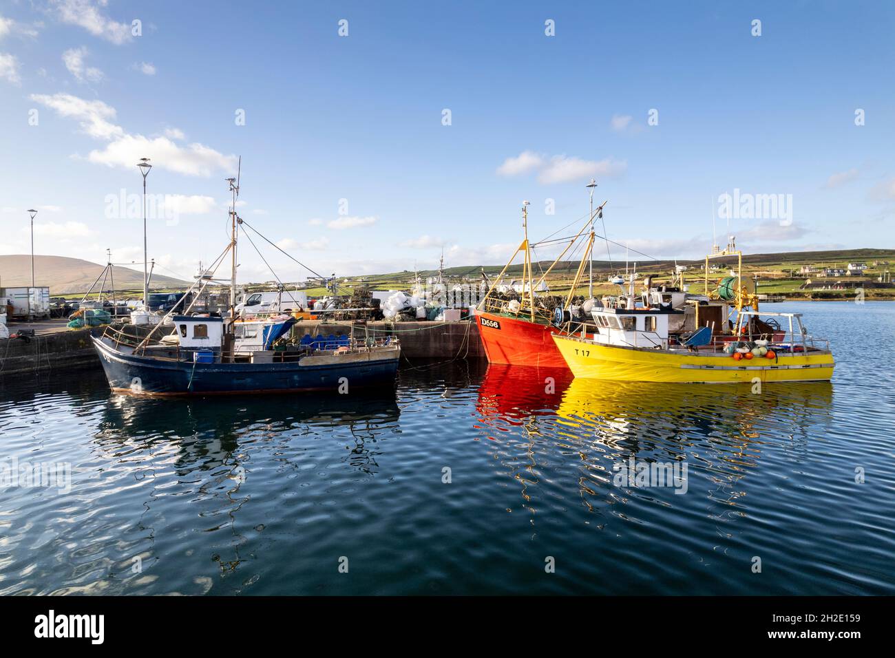 Barche da pesca nel porto di Portmagee, Contea di Kerry, Irlanda Foto Stock