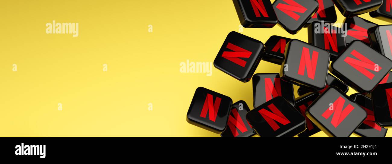 Guilherand-Granges, Francia - 19 ottobre 2021. Cubi con logo di Netflix. Fornitore americano di tecnologia e media Services e società di produzione. Foto Stock