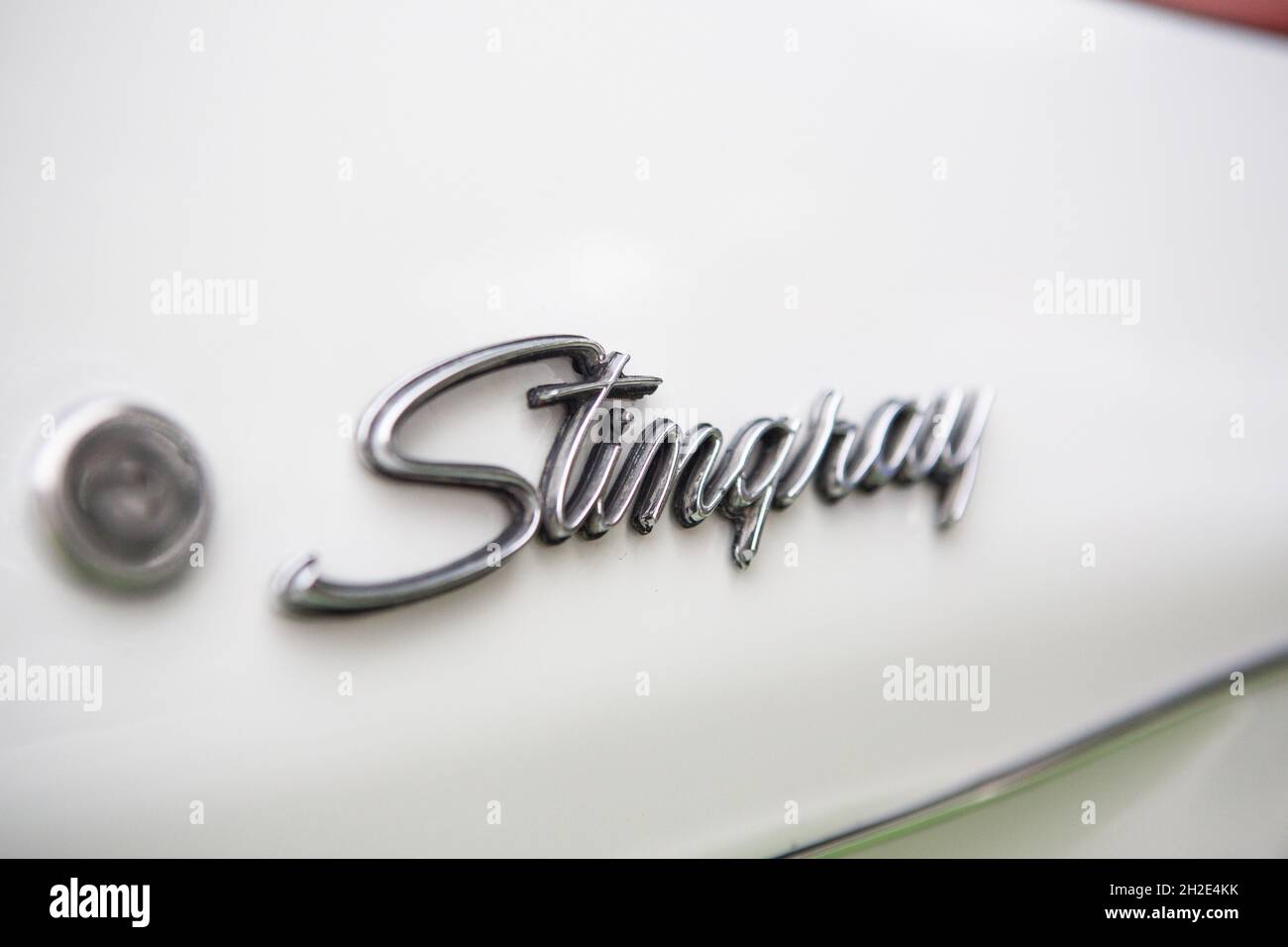 Reocin, Cantabria, Spagna - 2 ottobre 2021: Mostra di veicoli classici. La Stingray coupé è stata la terza generazione della Chevrolet Corvette, IT Foto Stock