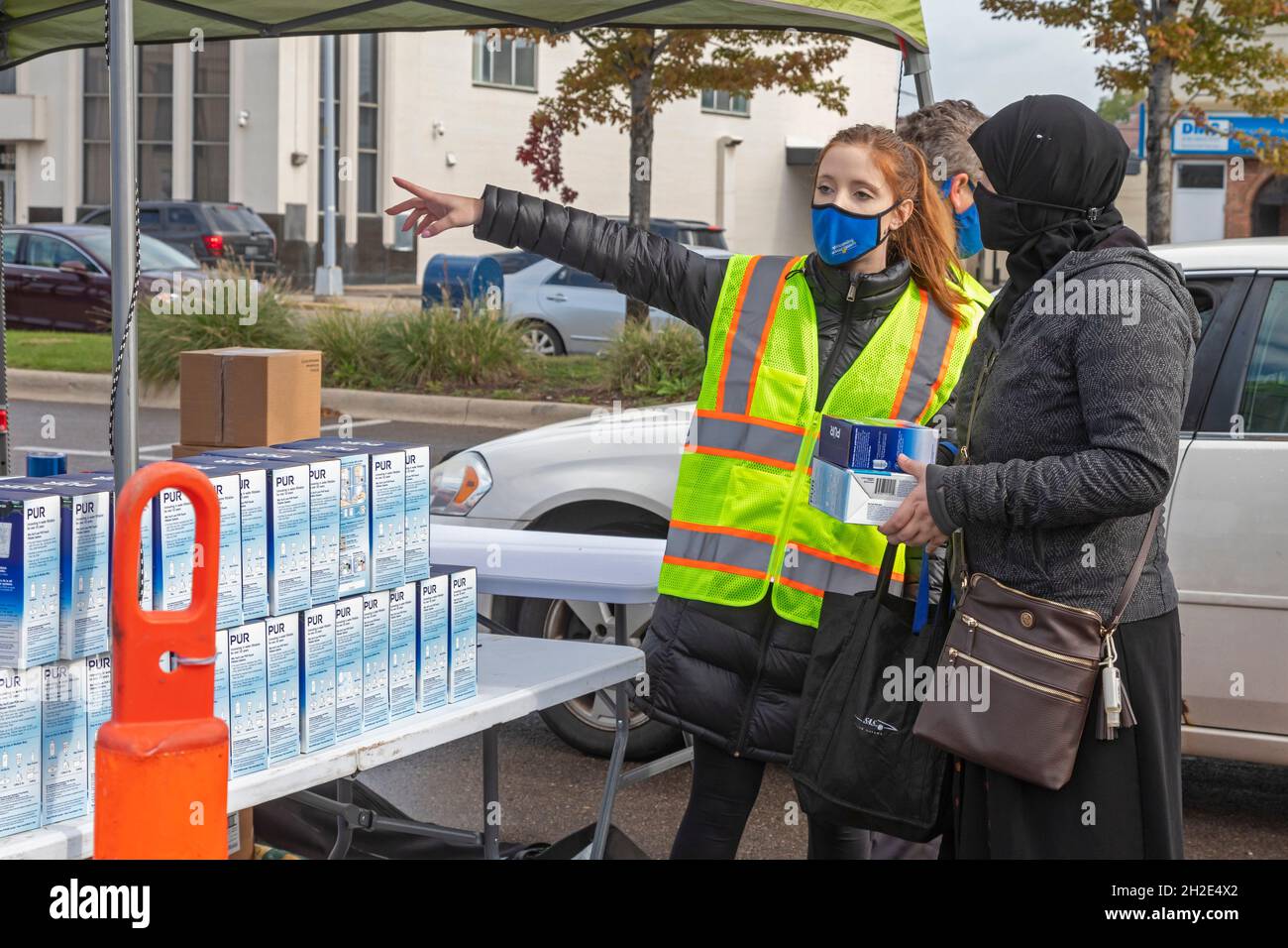 Hammamck, Michigan, Stati Uniti. 21 ottobre 2021. I filtri dell'acqua sono stati distribuiti ai residenti dopo che sono stati trovati alti livelli di piombo nel sistema idrico della città. Il piombo nei vecchi sistemi di acqua è stato un problema importante nelle città del Michigan, compreso Flint, il porto di Benton ed ora Hamtrampk--tutte le città con principalmente residenti a basso reddito. Credit: Jim West/Alamy Live News Foto Stock