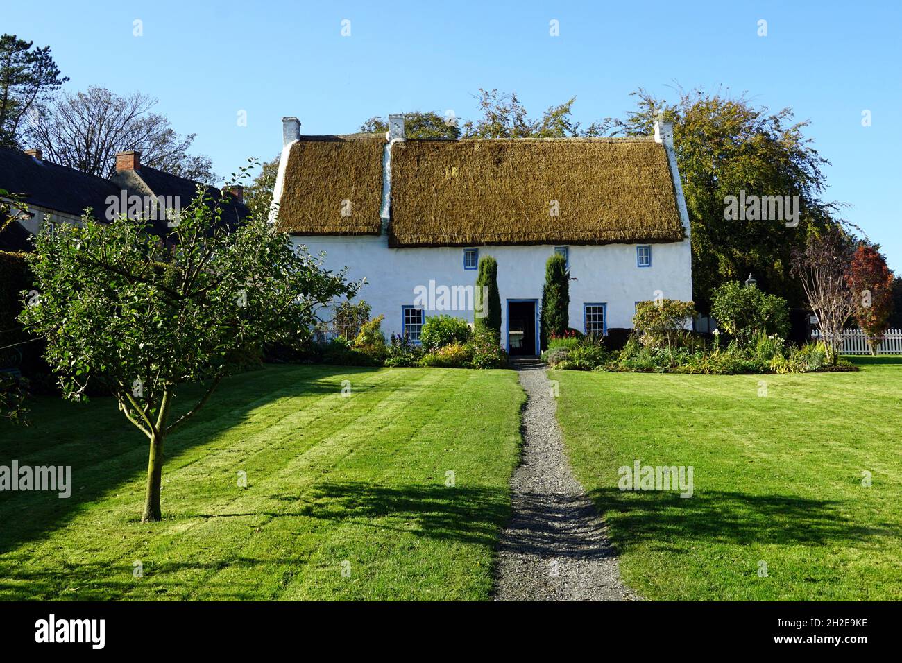 Il cottage Old Rtory e giardino nel museo del folclore dell'Ulster. Cultra, County Down, Irlanda del Nord 16.10.2019 Foto Stock