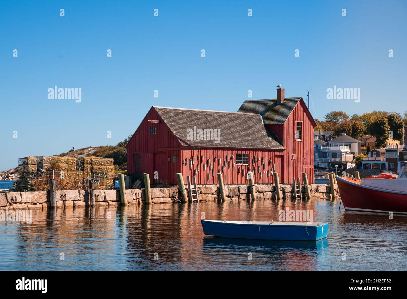 Storico rosso pesca shack, motivo n ° 1, visto dal New England Coastal Village di Rockport Massachusetts visto in una giornata di sole Foto Stock